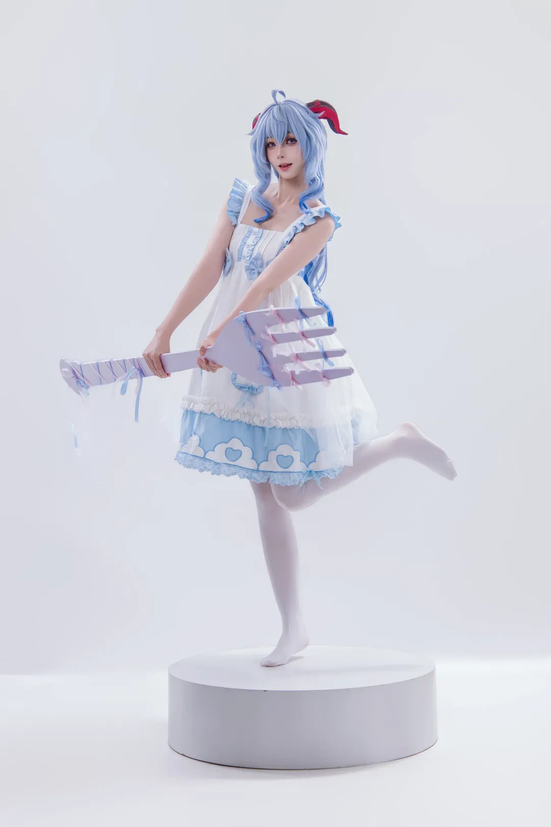 【甘雨cos】蓝白裙装与超大叉子的奇妙碰撞 - 第 2 张