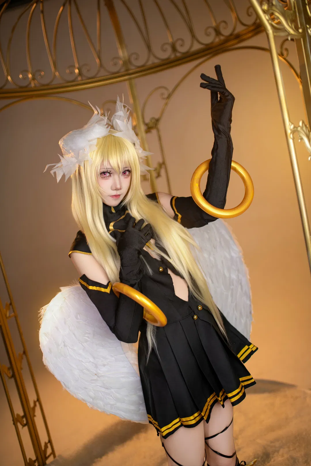 【万由里cos】约会大作战的裁决天使，金色光影下的复活赛 - 第 4 张