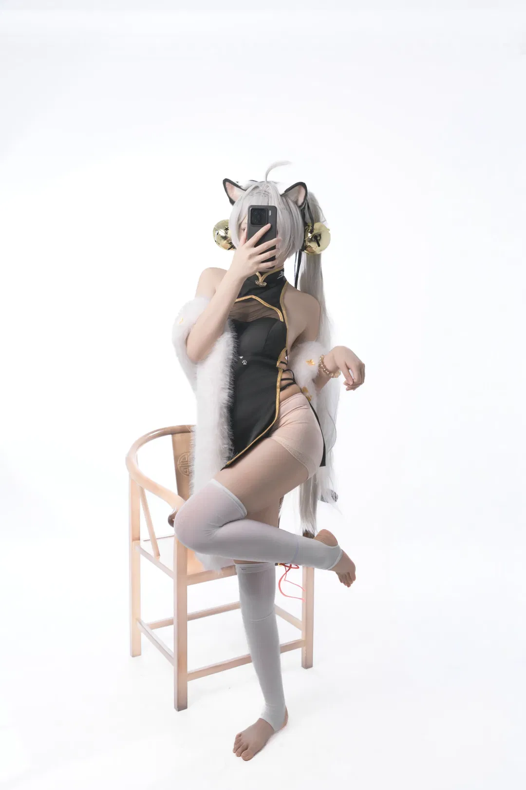 riko白虎娘cos，黑金旗袍搭配白絲過膝襪的細節分享 - 第 1 張