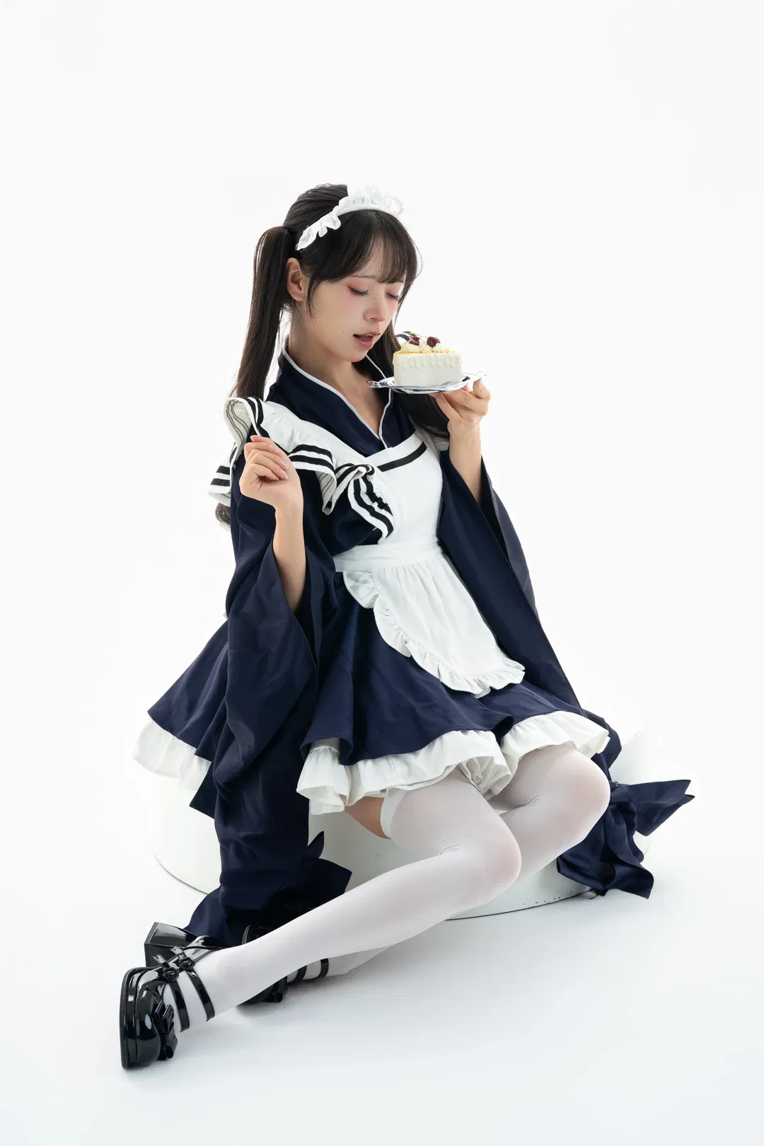 白棚和风女仆装拍摄测试 这核心力量绝了 - 第 2 张