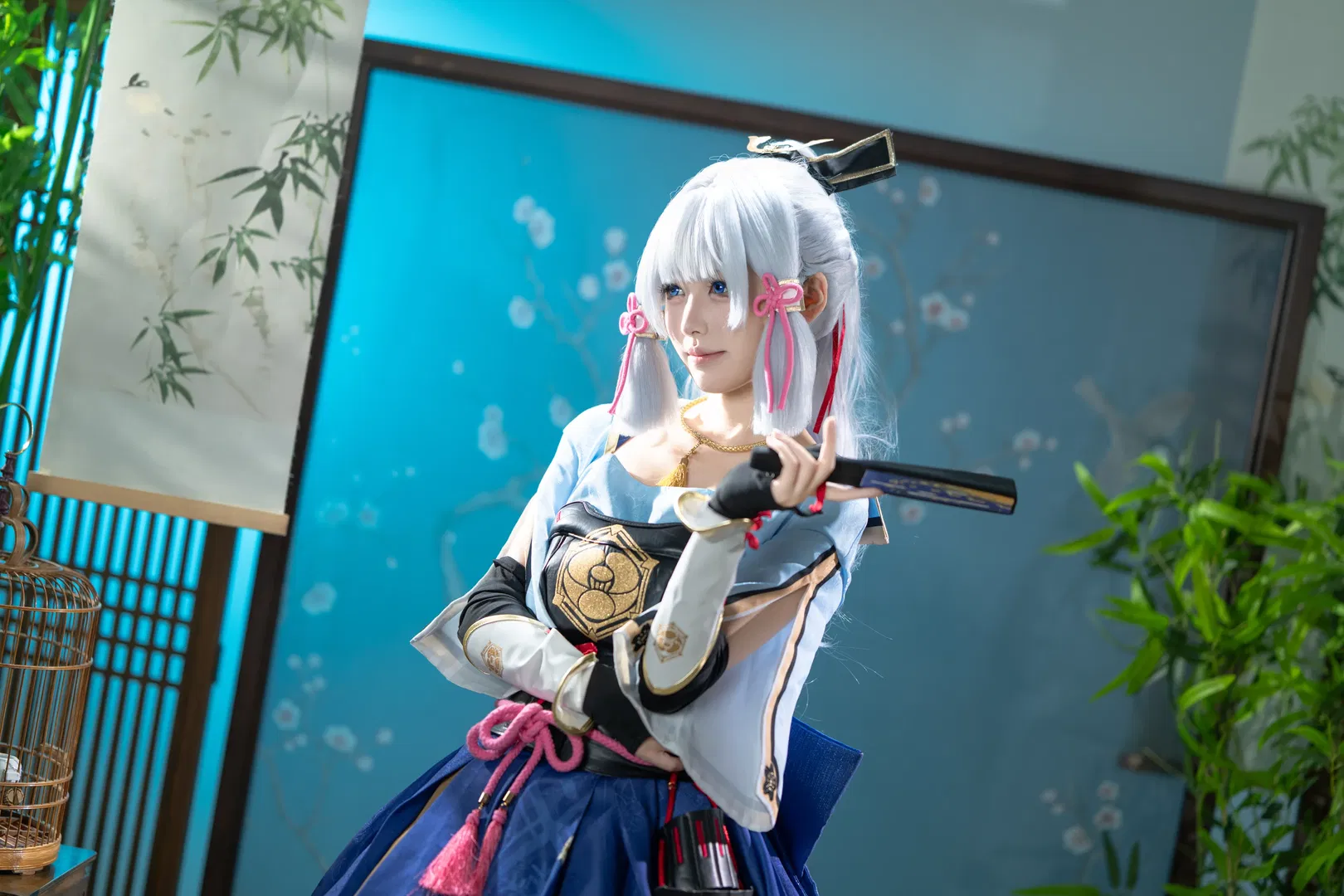 【神裡綾華cos】提瓦特白月光，和風摺扇盡顯優雅 - 第 5 張