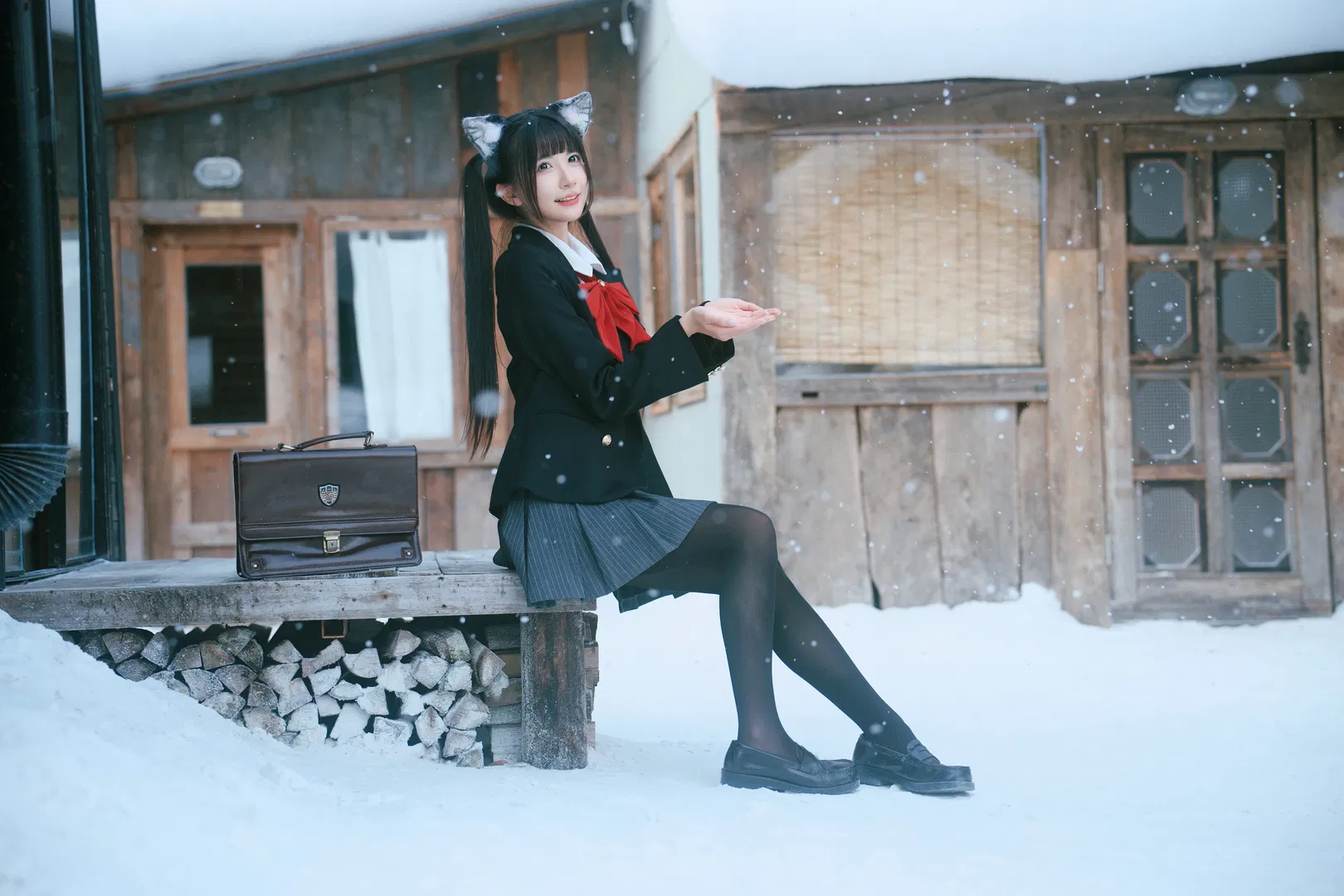 雪国JK制服写真，初雪的氛围感拉满 - 第 3 张