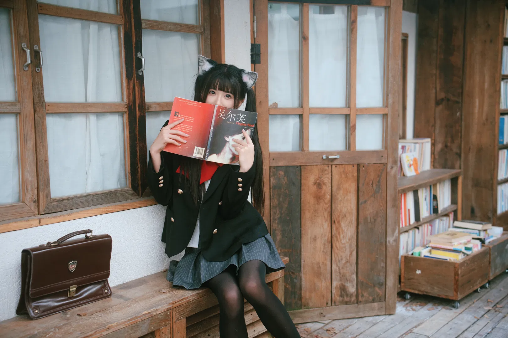 秋日旧书店里的JK猫耳少女写真 - 第 4 张