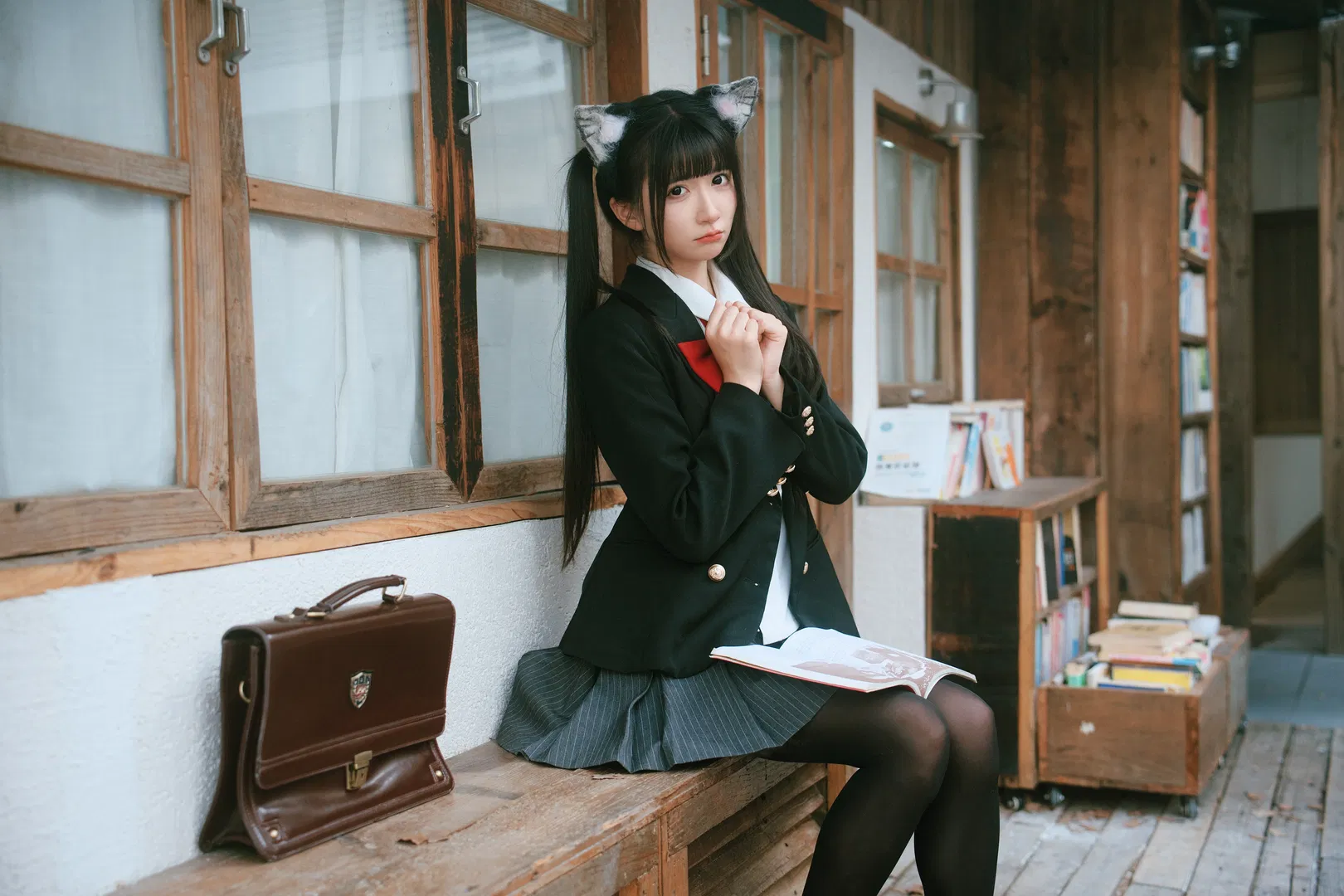 秋日旧书店里的JK猫耳少女写真 - 第 5 张