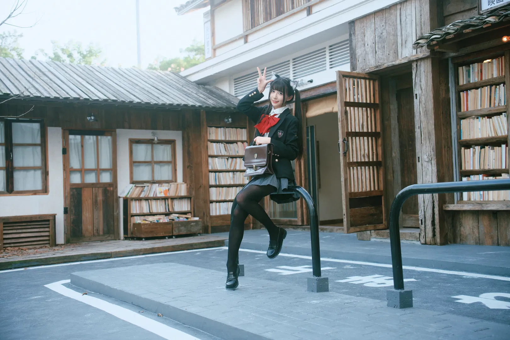 秋日旧书店里的JK猫耳少女写真 - 第 6 张