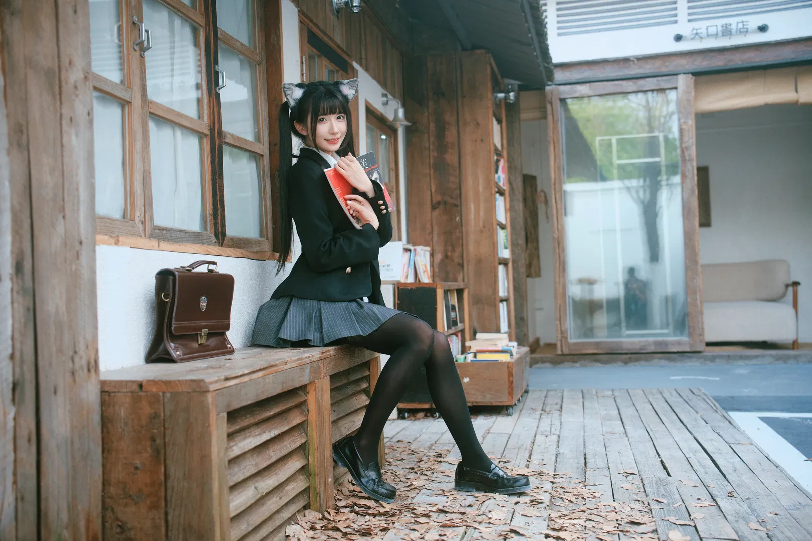 秋日旧书店里的JK猫耳少女写真 - 第 7 张