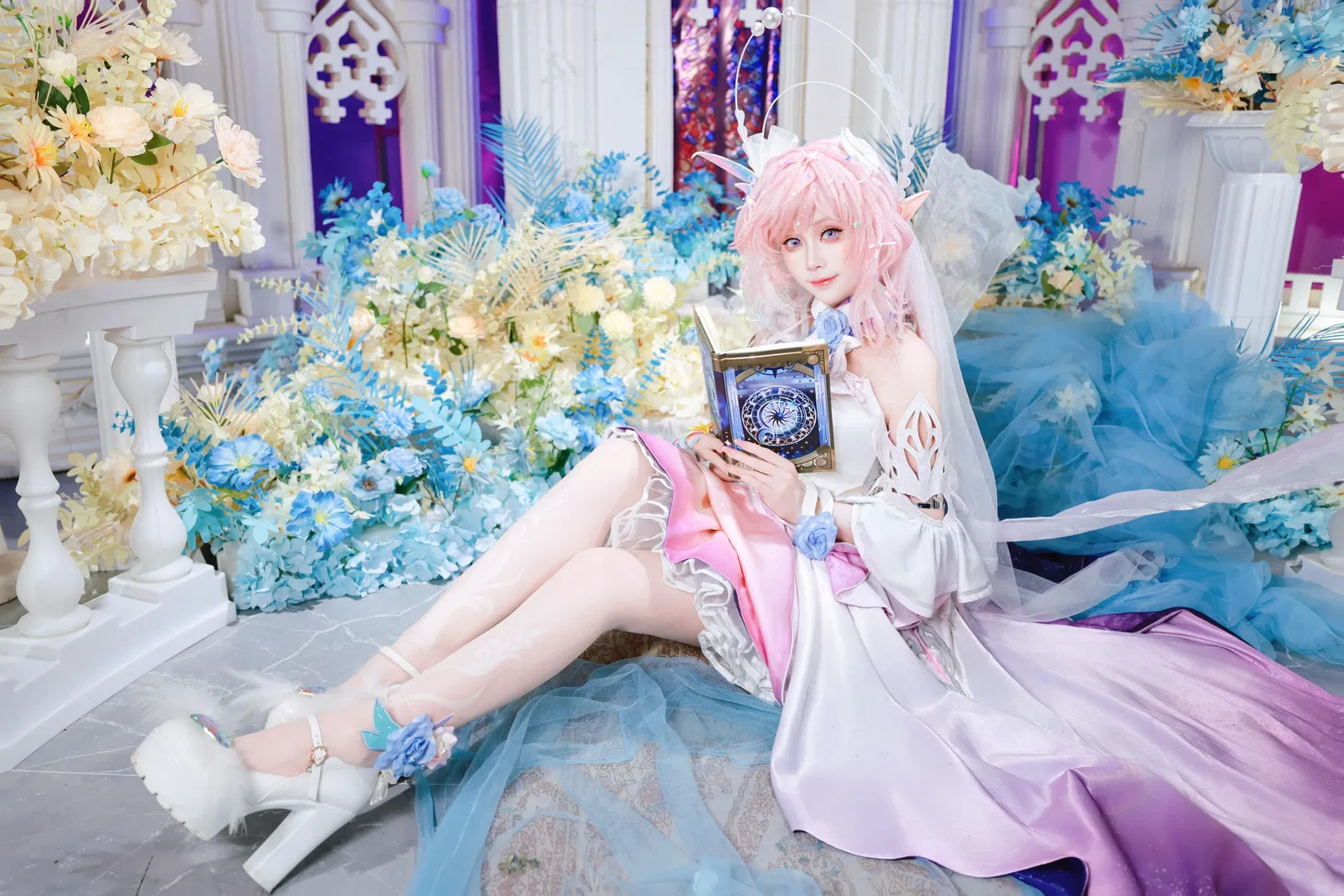 【昔涟cos】崩坏星穹铁道 浪漫花海与魔法书的视觉呈现 - 第 3 张