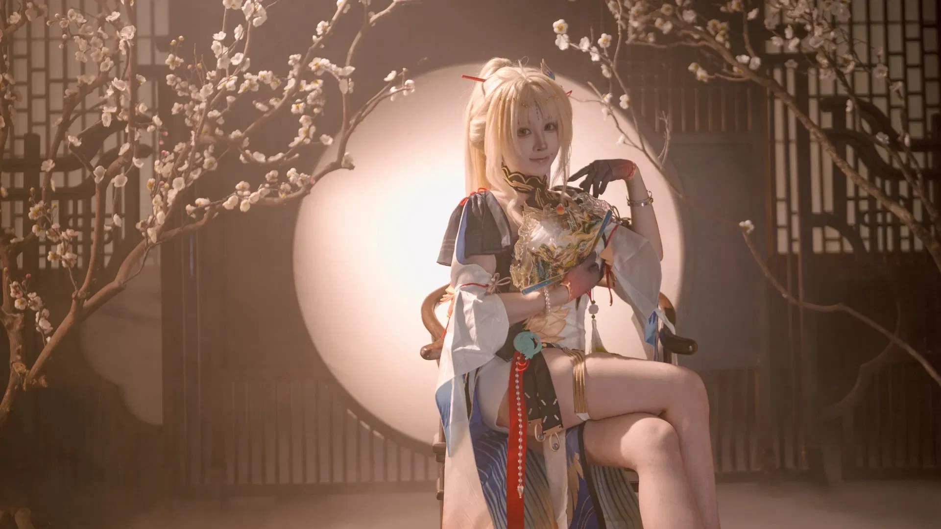 【穗穗cos】鸣潮国风造型，手执折扇坐看云起 - 第 4 张