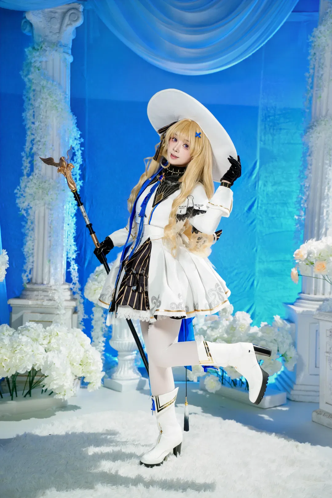 【菲比cos】鸣潮魔法少女菲比的鸟头杖与白丝体验 - 第 2 张