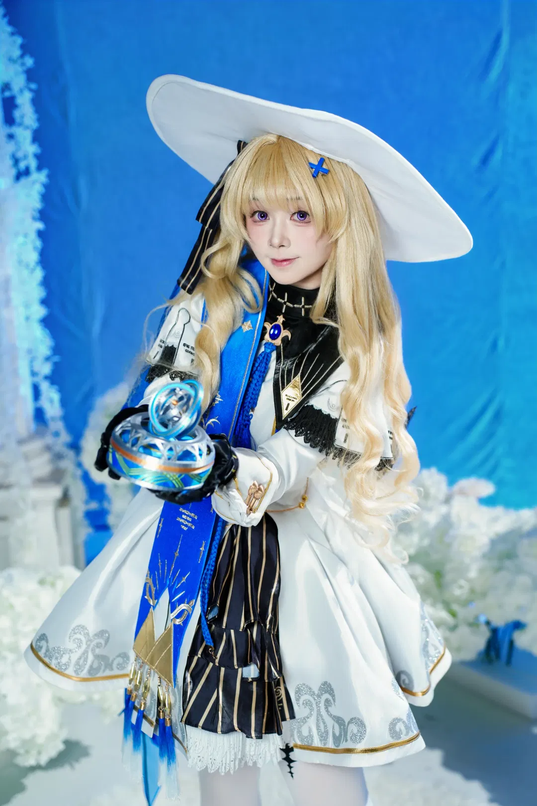 【菲比cos】鸣潮魔法少女菲比的鸟头杖与白丝体验 - 第 5 张