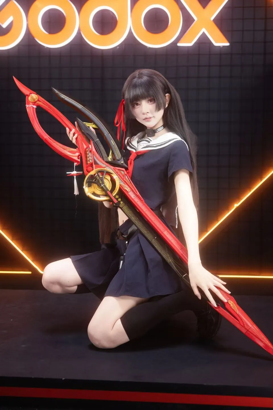 Wuthering Waves cosplay: Bilibili World convention photo return featuring Sailor suit and heavy weapon - Image 2