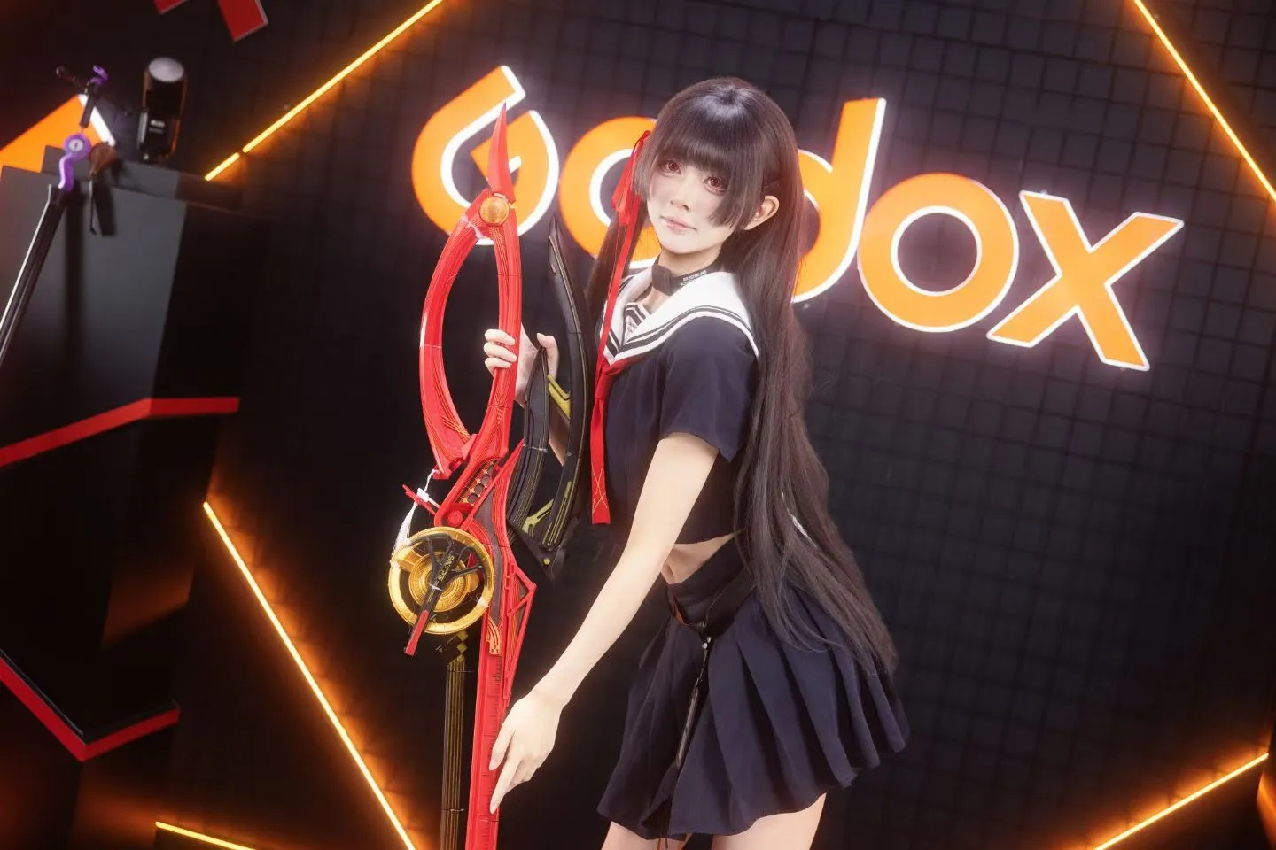Wuthering Waves cosplay: Bilibili World convention photo return featuring Sailor suit and heavy weapon - Image 3