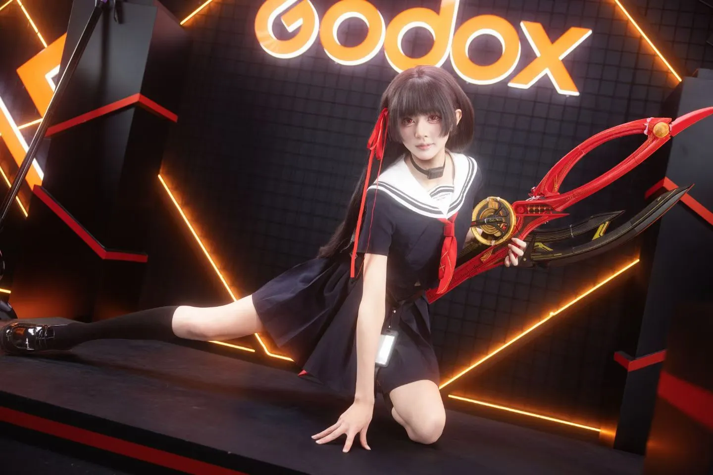 Wuthering Waves cosplay: Bilibili World convention photo return featuring Sailor suit and heavy weapon - Image 5