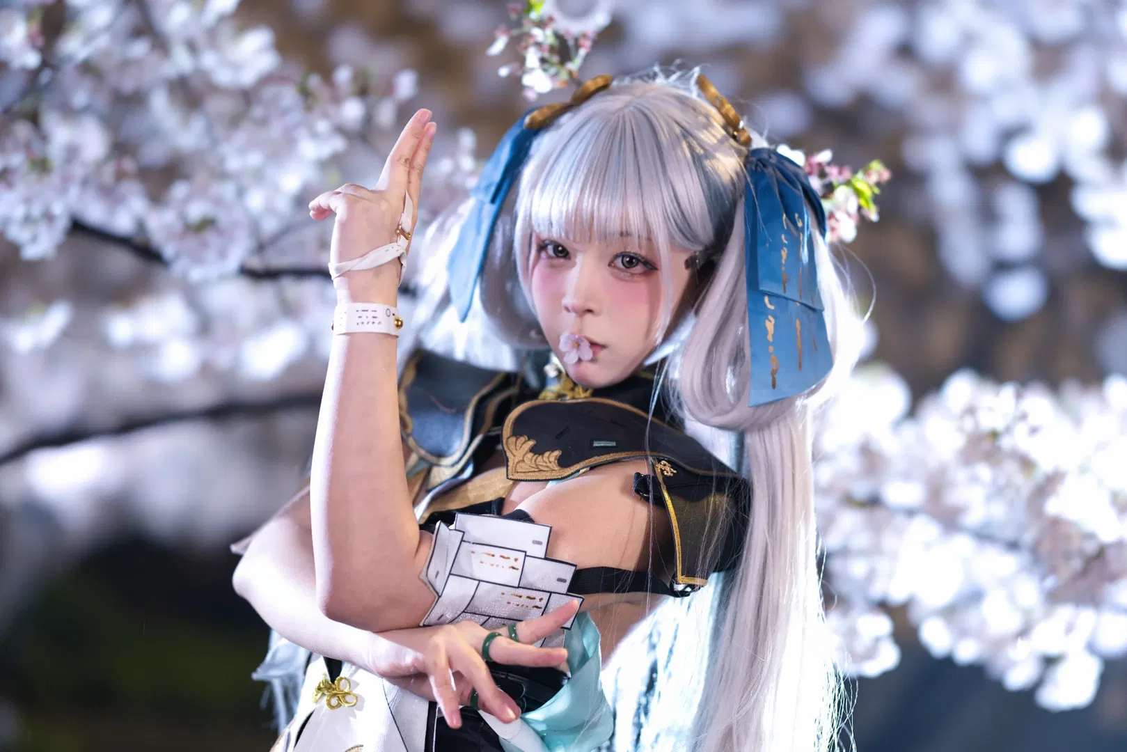 【今汐cos】鳴潮今汐夜櫻雨景，白色過膝襪與倒影構圖 - 第 3 張