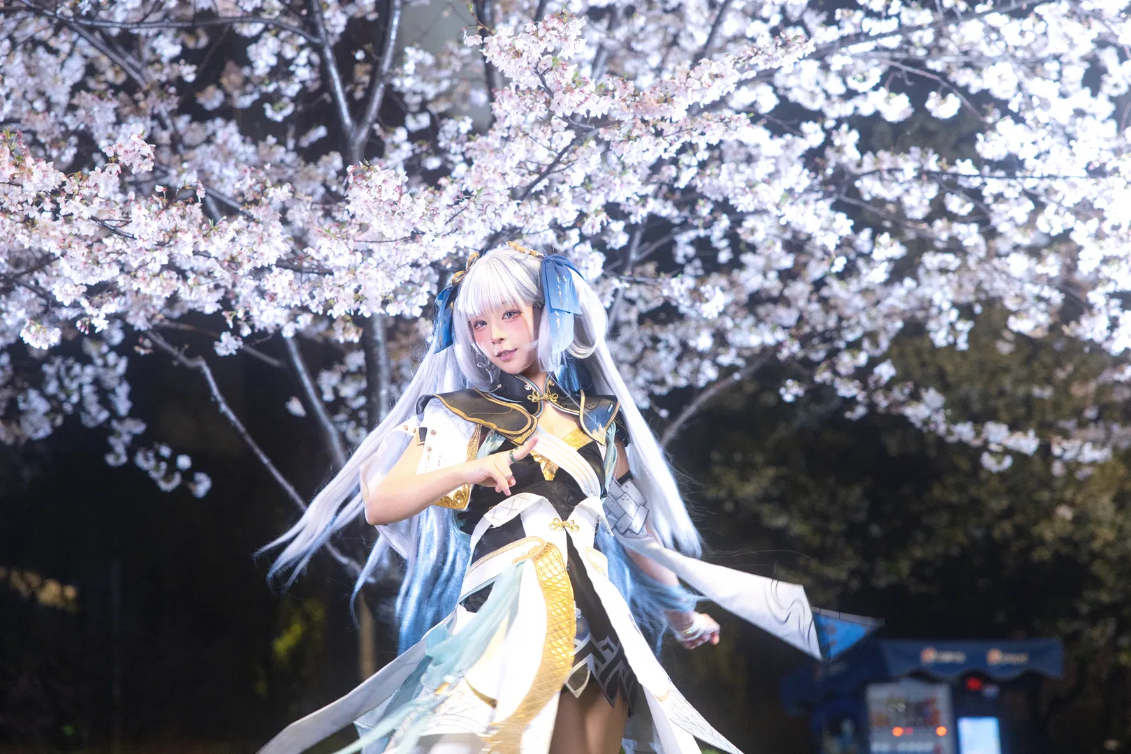 【今汐cos】鸣潮夜景樱花，细节考究的动态拍摄记录 - 第 1 张