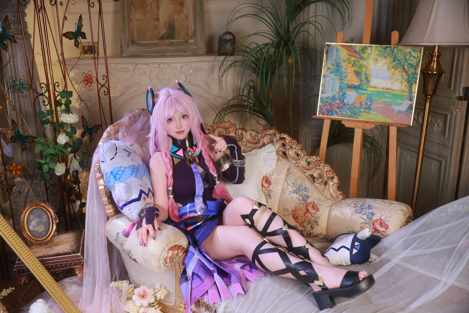 【シトラリ コスプレ】原神シトラリ、紫の衣とピンク髪が織りなす古典空間の撮影記録 - 7 枚目