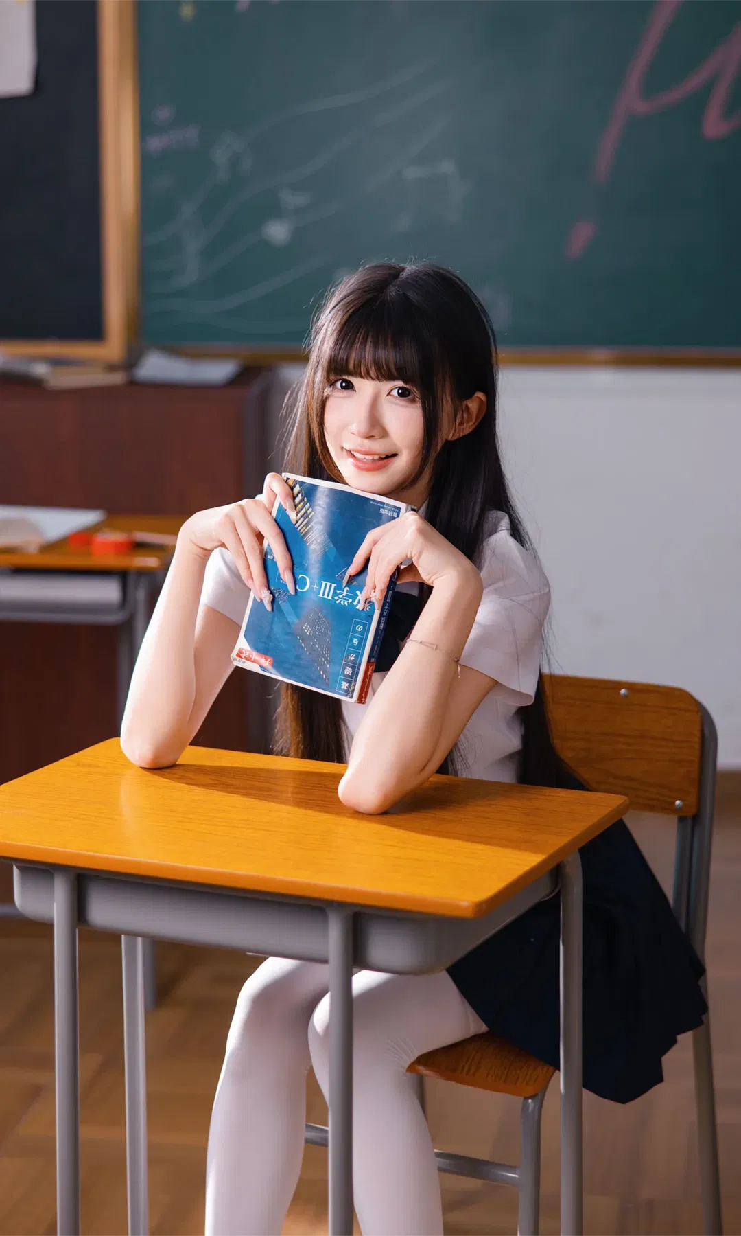重回校园时代 教室里的JK制服少女 - 第 2 张
