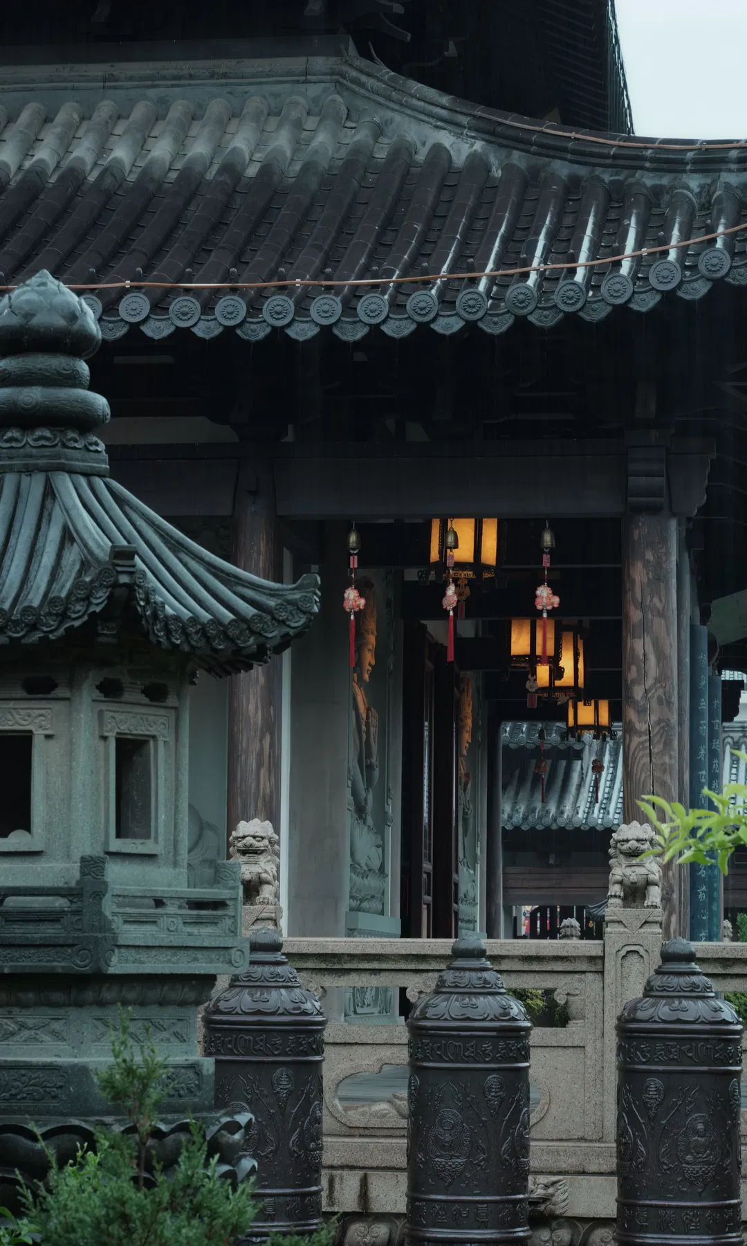 古寺长廊里的黑丝旗袍写真，民国风氛围感拉满 - 第 10 张