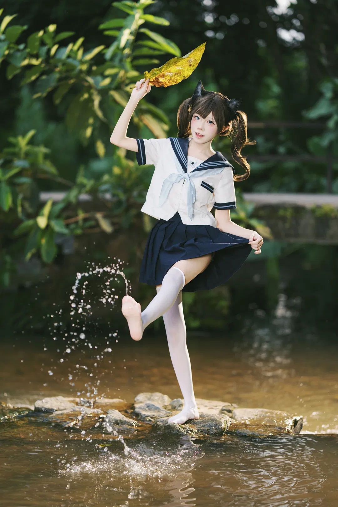 夏日溪流玩水，这套JK水手服写真太有生命力了 - 第 1 张