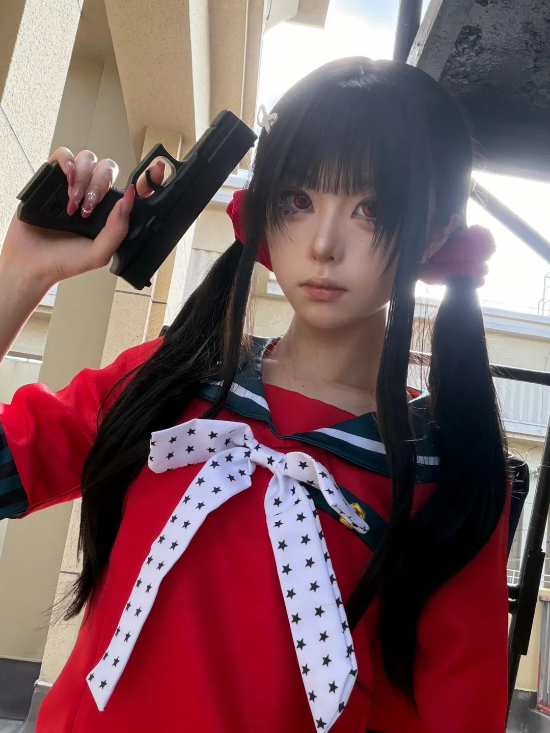 【春川魔姬cos】弹丸论破V3 红黑水手服与双马尾的室外对决 - 第 2 张
