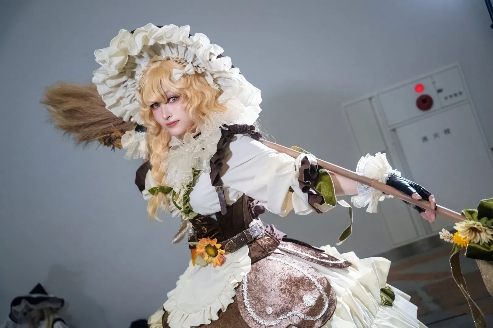 [Marisa Kirisame cosplay] Touhou Project Autumn Reitaisai: The Pastoral Sunflower Witch Bearing an Antique Lantern and Broom - Image 3