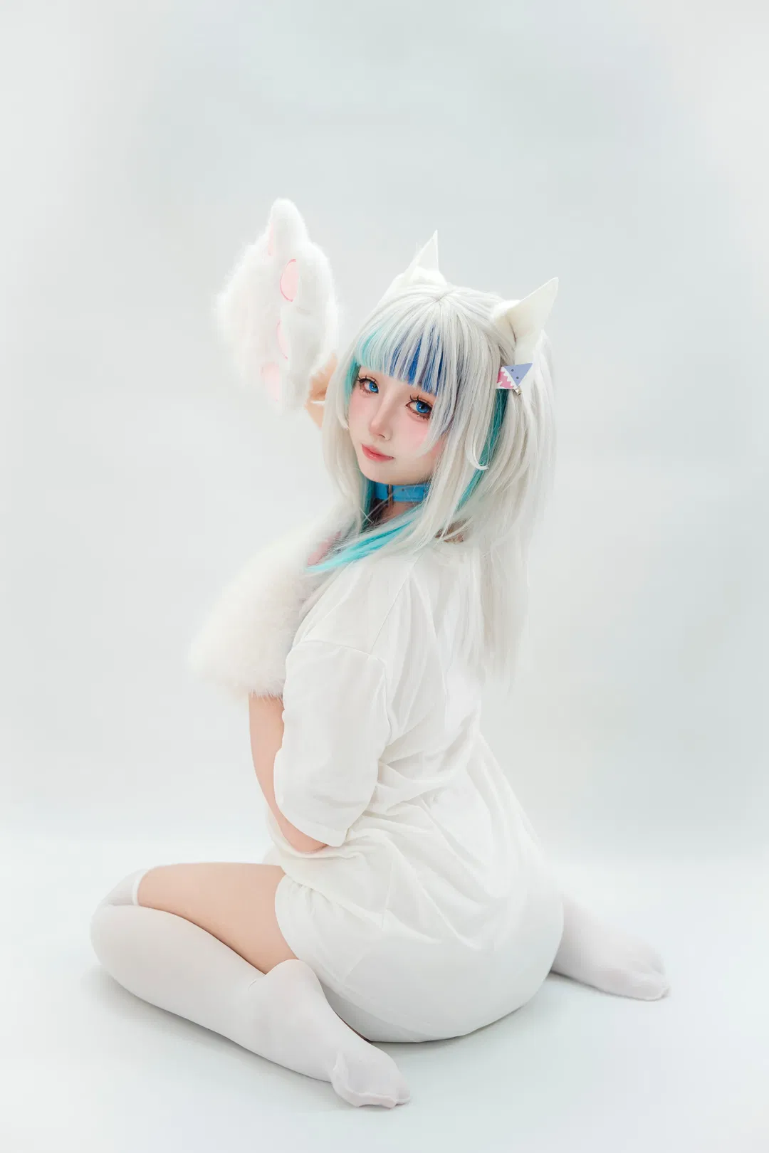 【Gura cos】虚拟主播鲨鱼妹的纯白毛绒造型 - 第 1 张