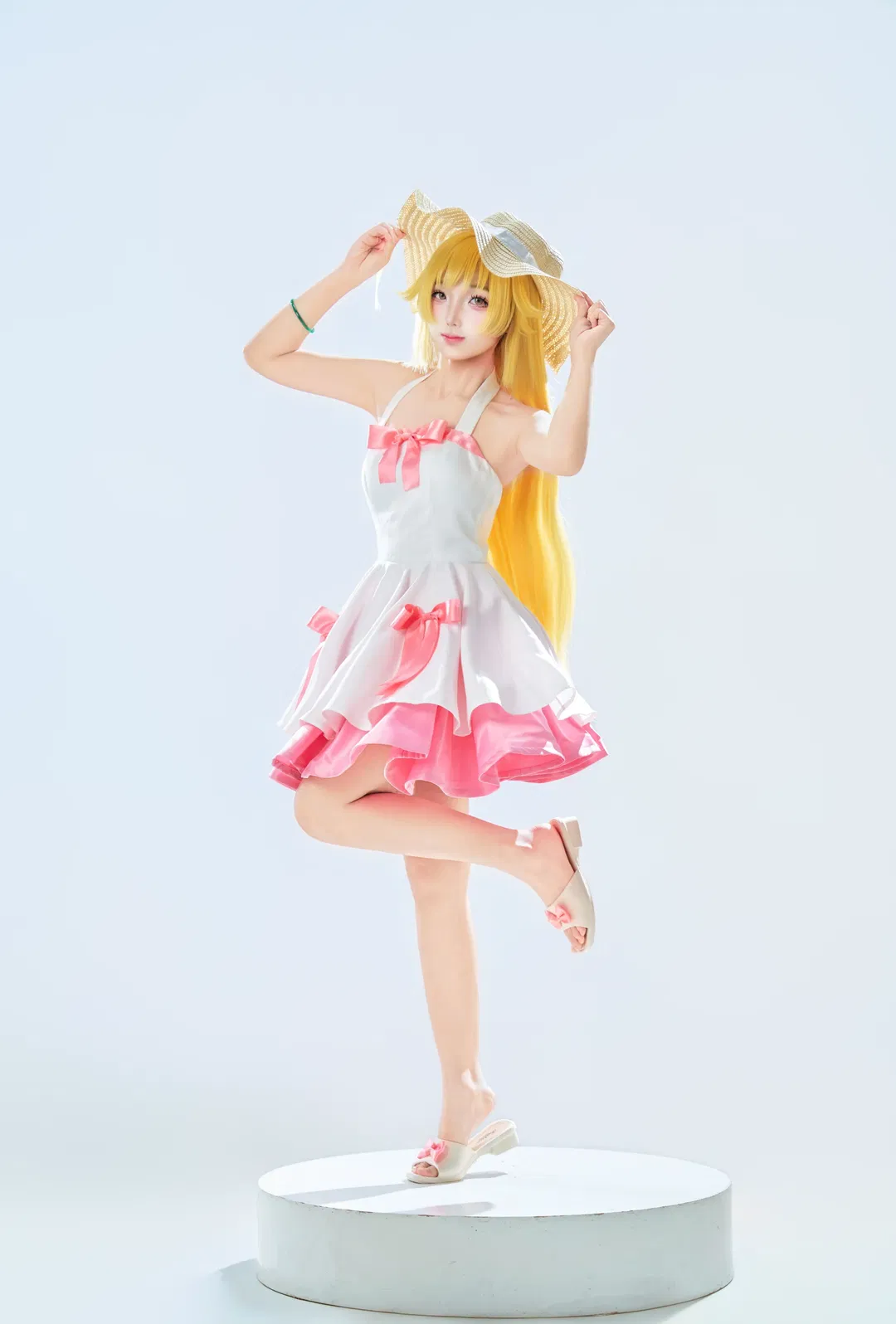 【忍野忍cos】物语系列的小忍，草帽白裙搭配夏日光影 - 第 2 张