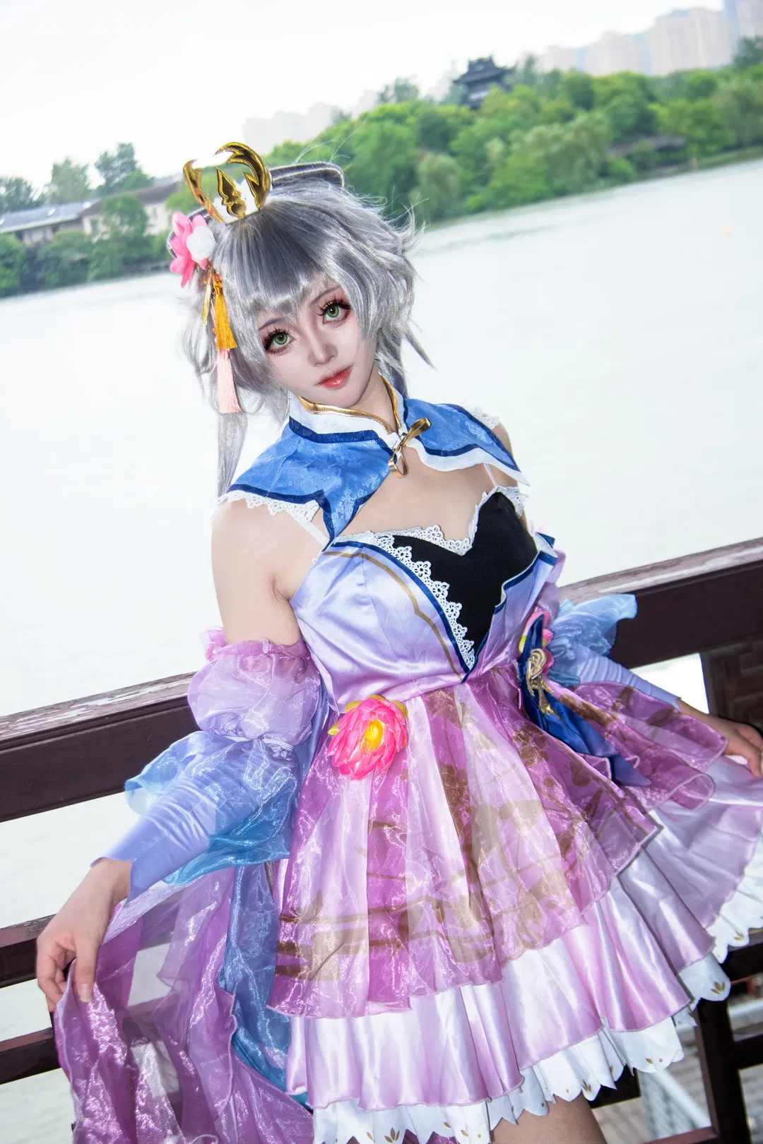 【洛天依cos】湖畔清風，銀髮古風少女的靈動瞬間 - 第 3 張