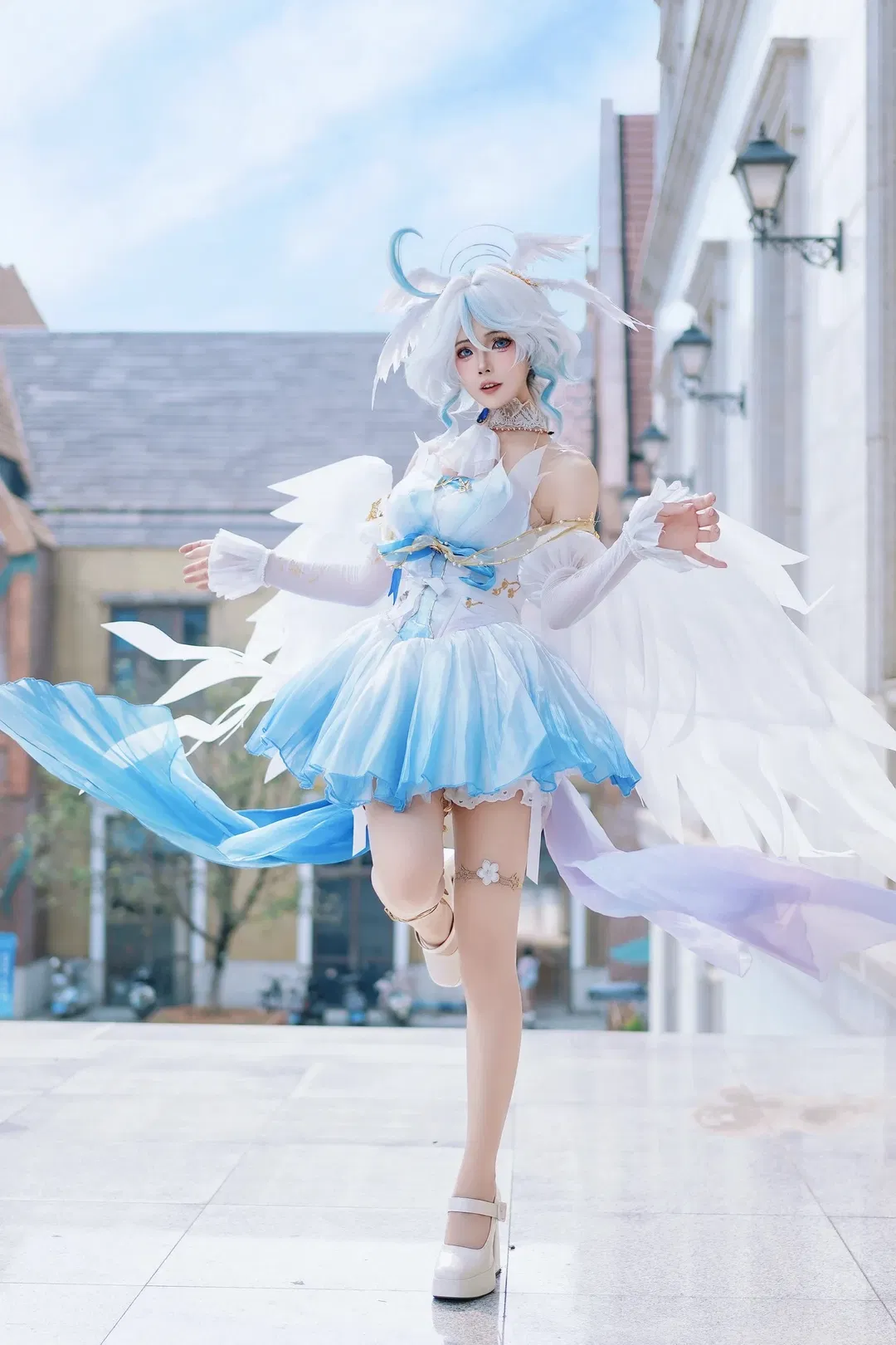 【芙宁娜cos】原神水神的蓝白梦境，还原度极高的外景正片 - 第 11 张