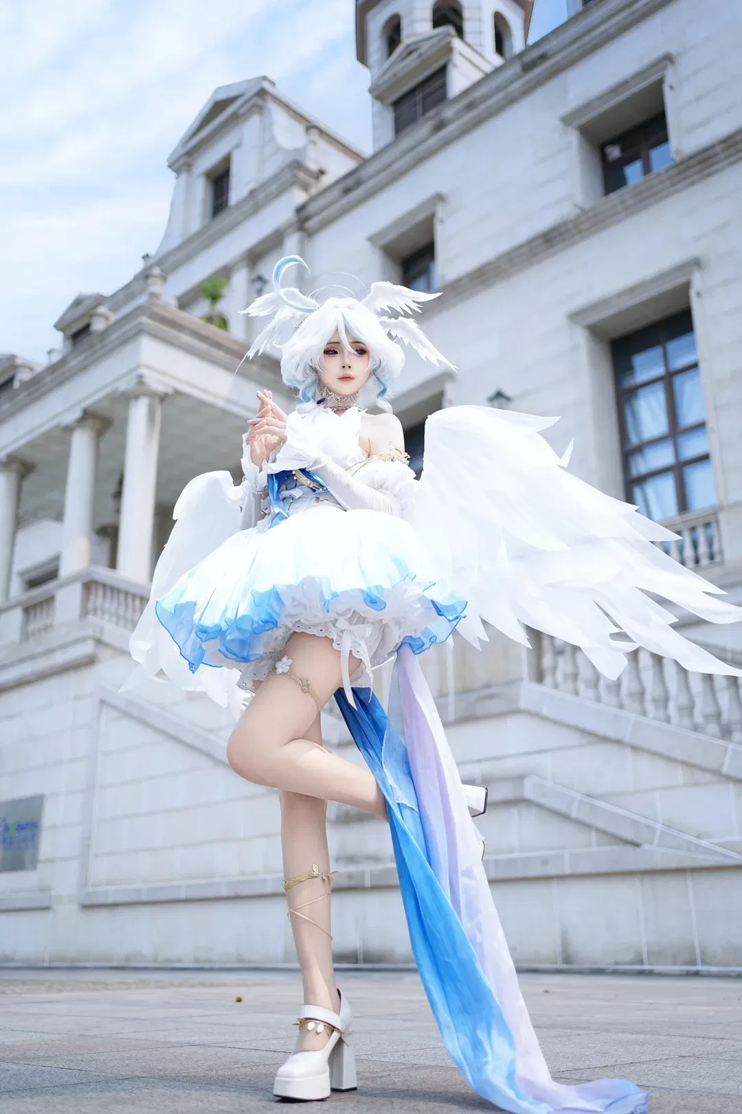 【芙宁娜cos】原神水神的蓝白梦境，还原度极高的外景正片 - 第 12 张