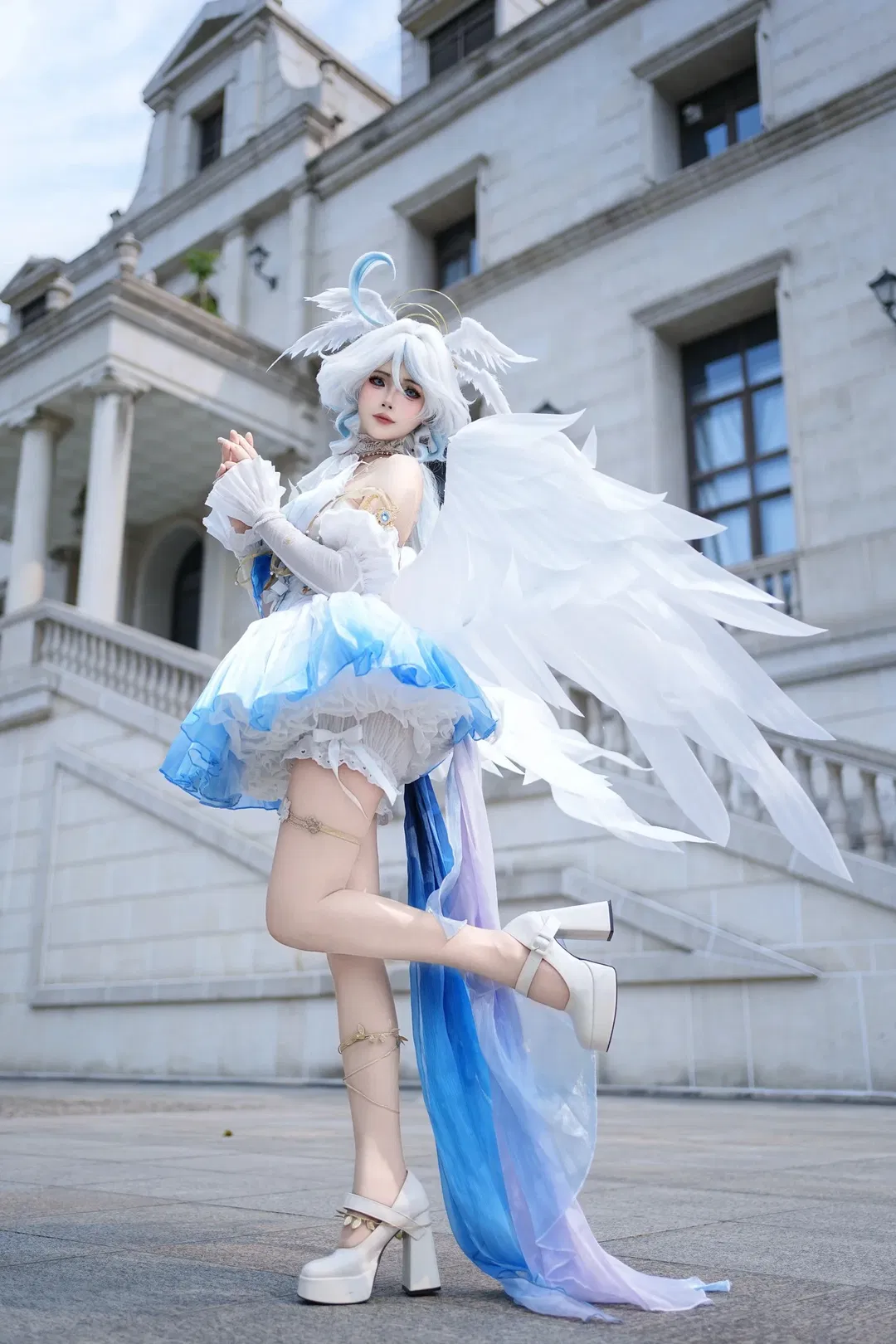 【芙宁娜cos】原神水神的蓝白梦境，还原度极高的外景正片 - 第 13 张