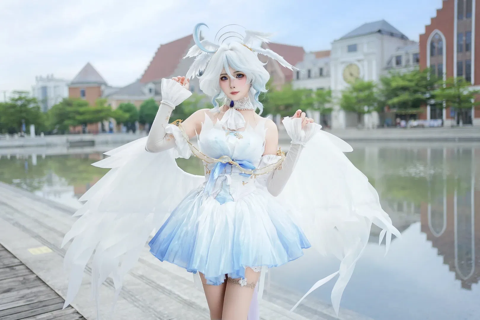 【芙宁娜cos】原神水神的蓝白梦境，还原度极高的外景正片 - 第 4 张