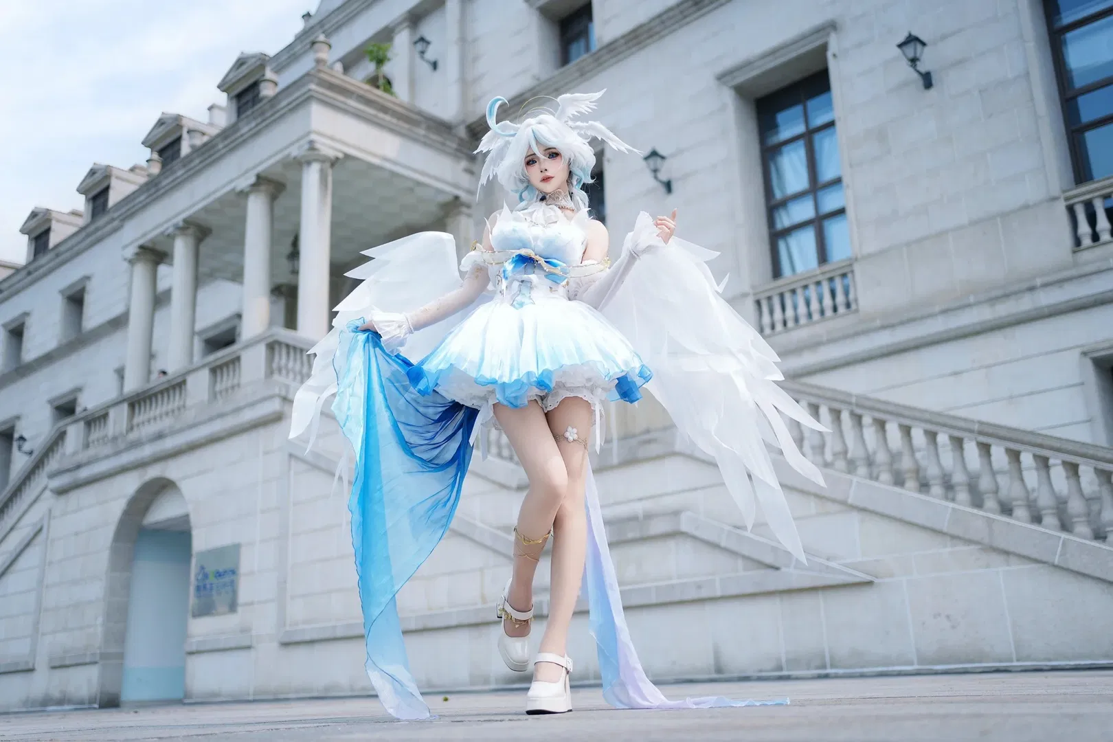 【芙宁娜cos】原神水神的蓝白梦境，还原度极高的外景正片 - 第 7 张