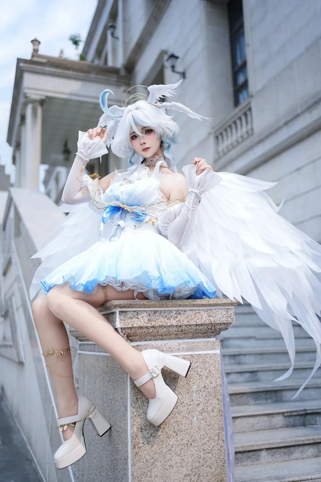 【芙宁娜cos】原神水神的蓝白梦境，还原度极高的外景正片 - 第 9 张