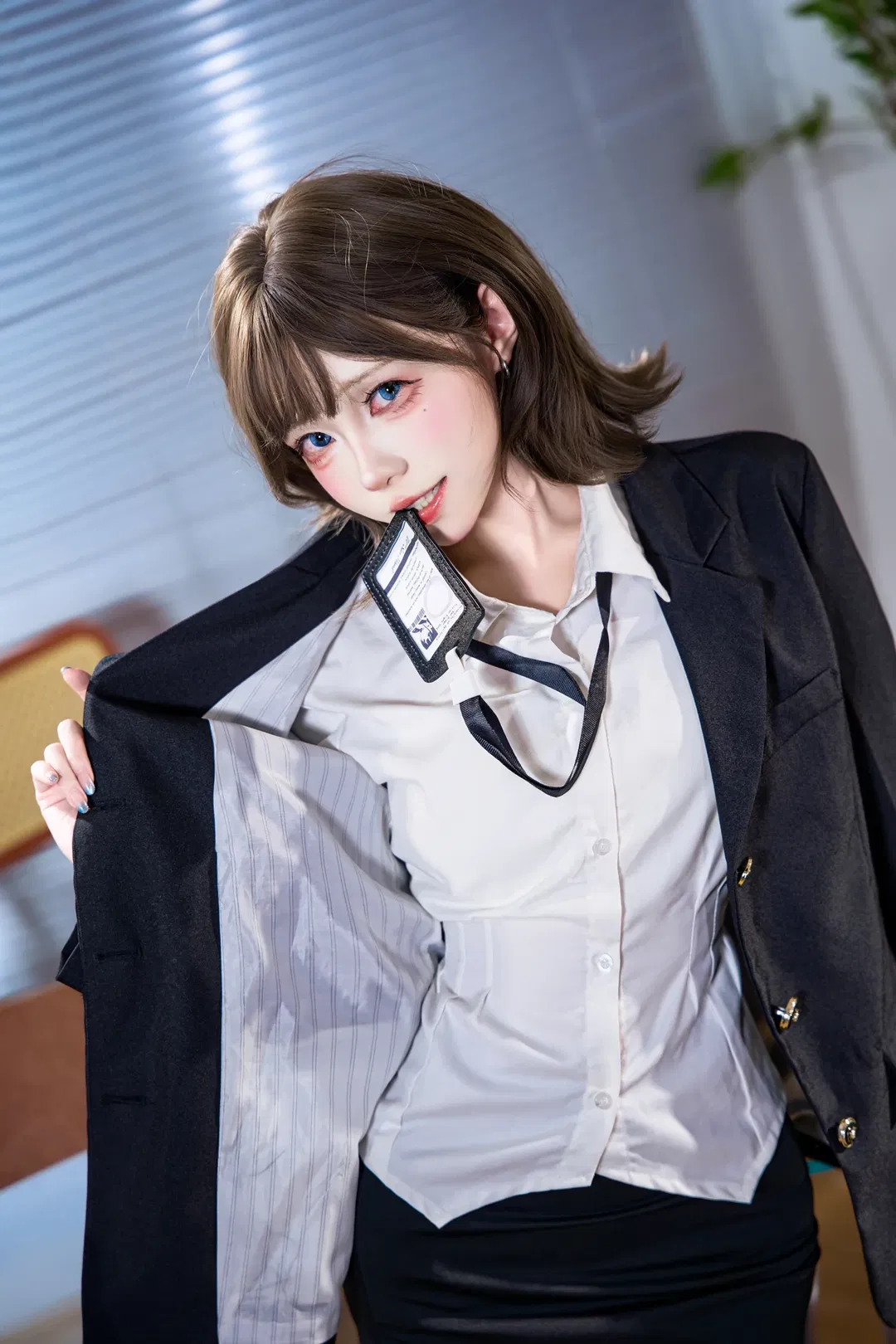 办公室OL制服写真，黑丝与西装的职场氛围感 - 第 7 张