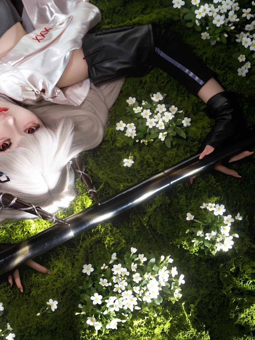 【泥岩cos】明日方舟寸土生花，感受荒芜中的白花与巨锤 - 第 2 张