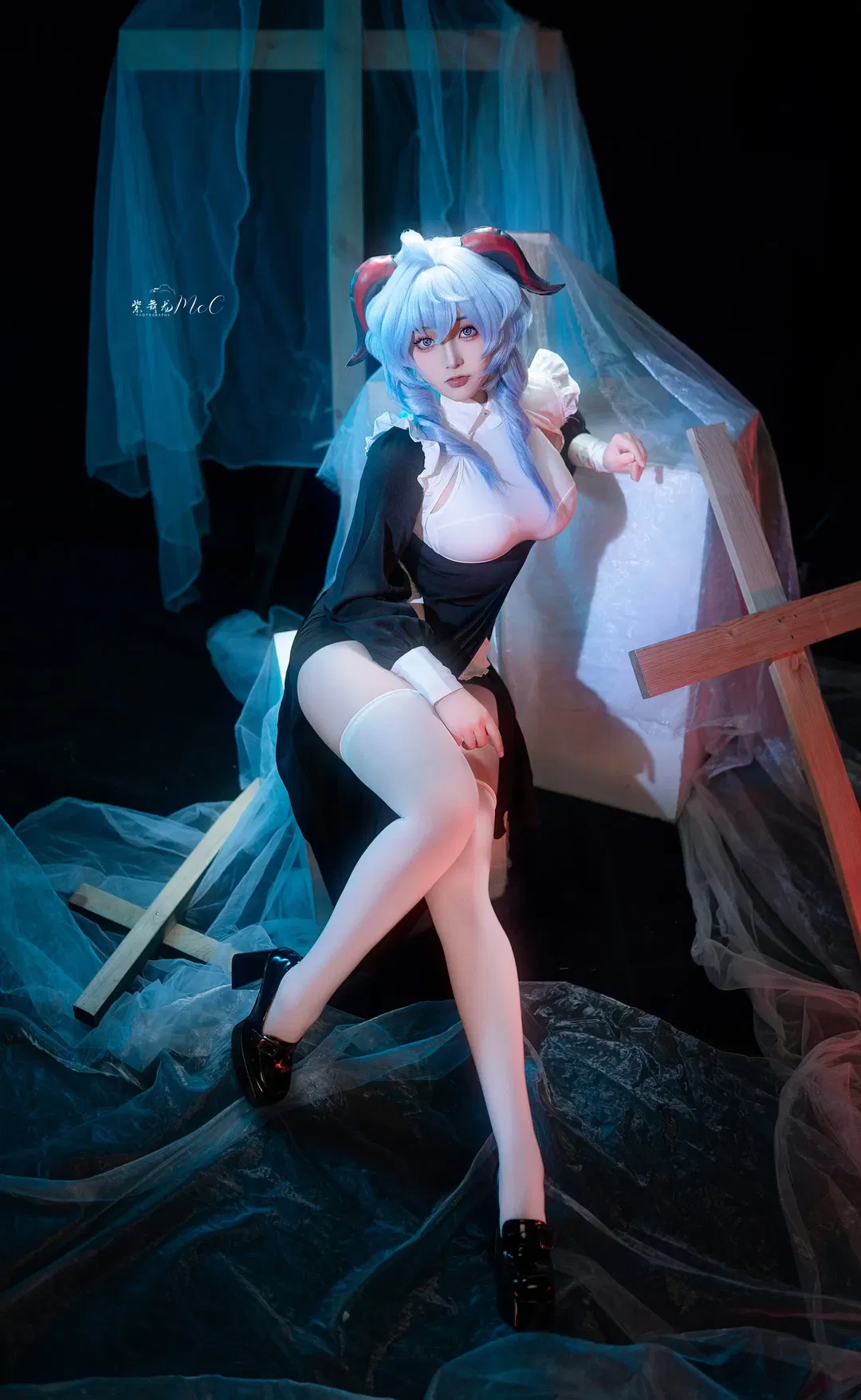 【甘雨cos】修女风造型，黑白装扮与十字架的冷艳碰撞 - 第 4 张