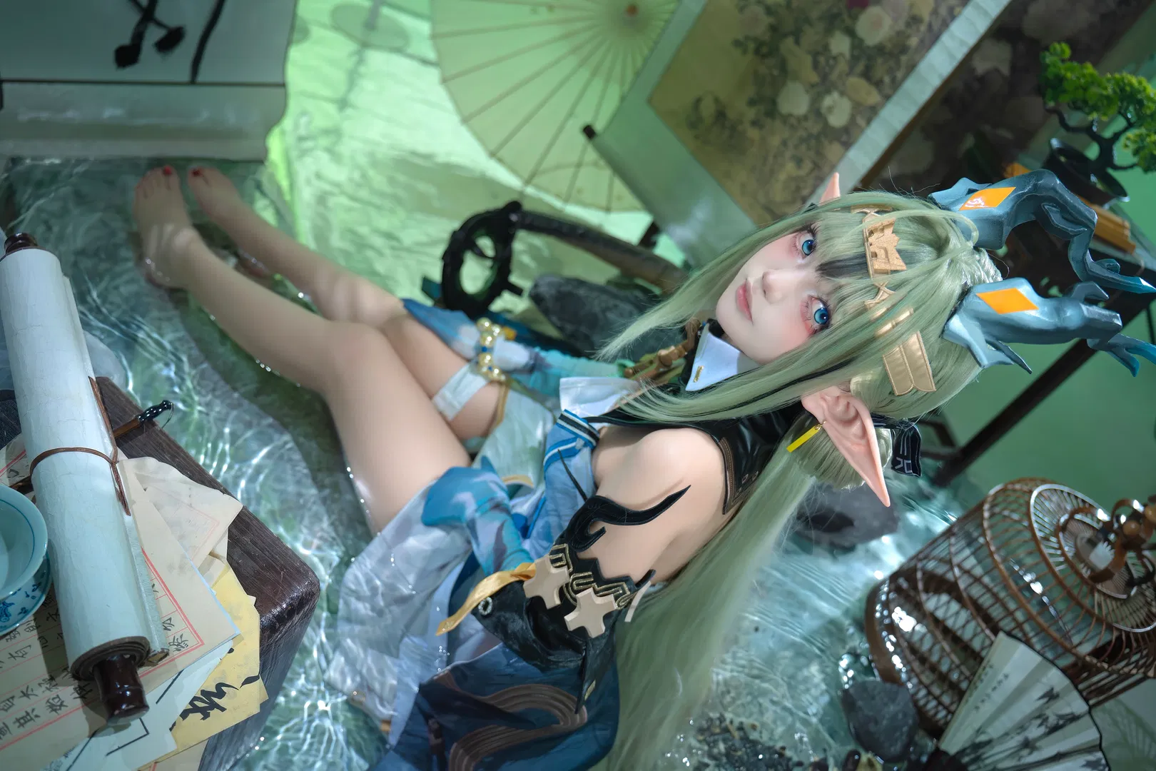 【祀cos】终末地水池边的半躺慵懒感 - 第 3 张