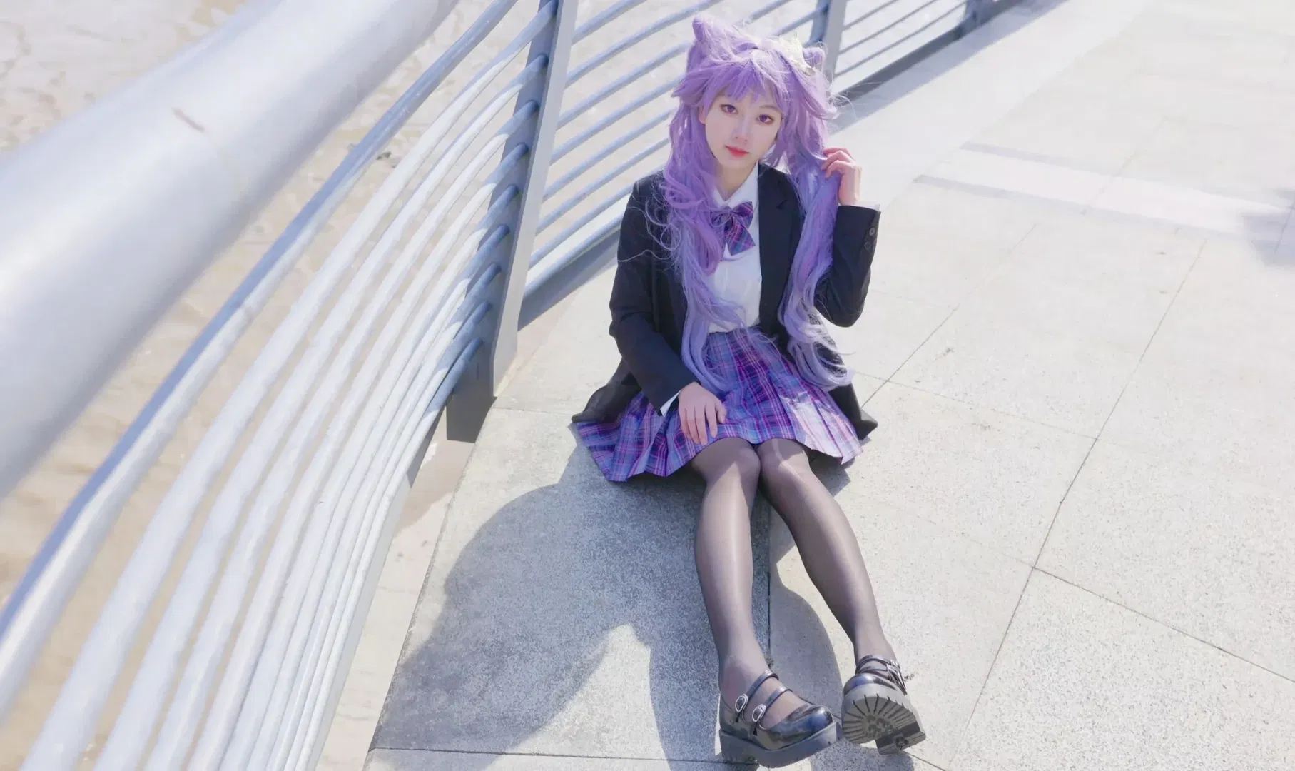 【刻晴cos】原神刻晴的JK制服日常，江邊漫步的紫發少女 - 第 3 張