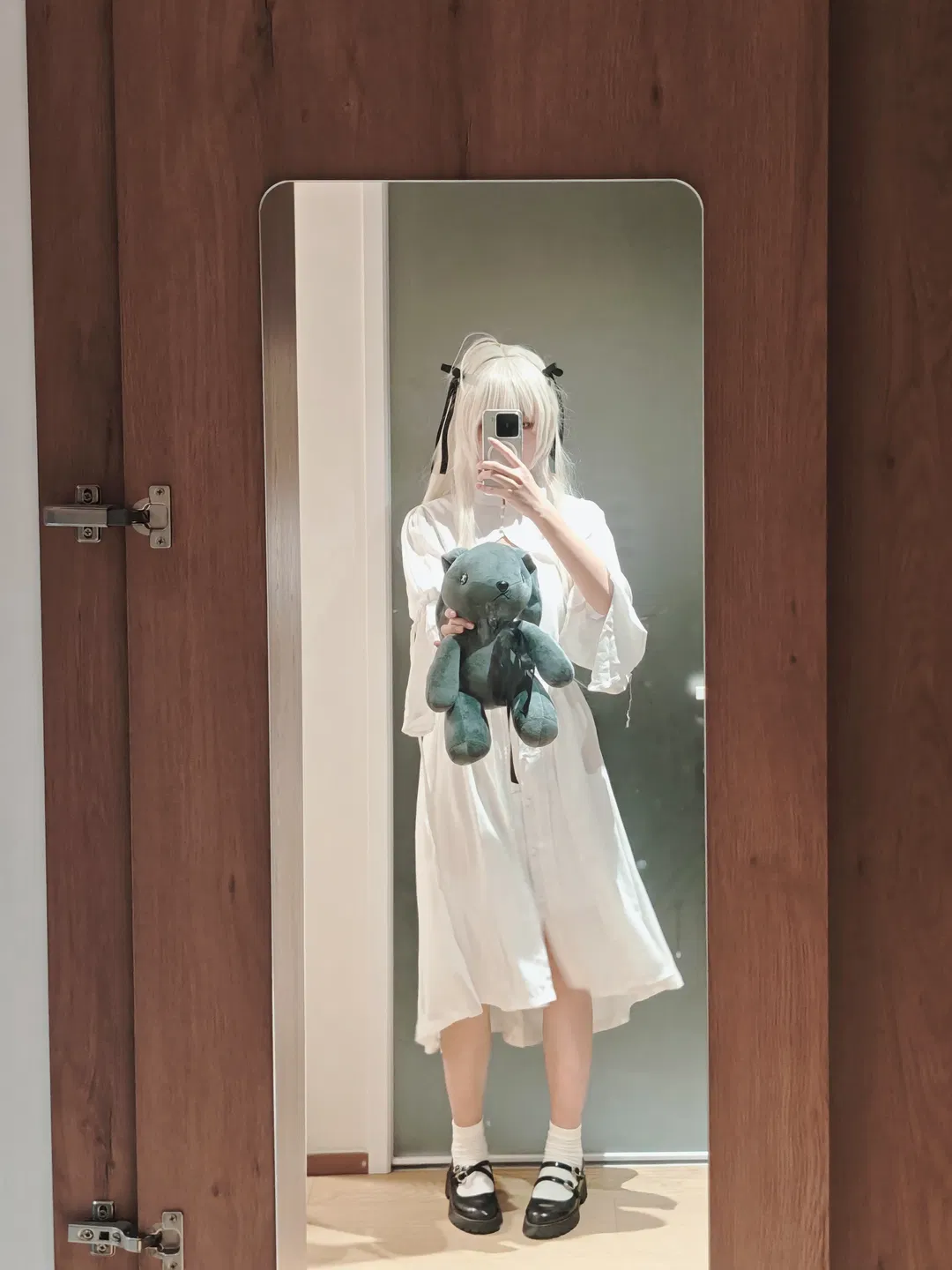 【穹cos】银发白裙的居家对镜自拍 - 第 2 张