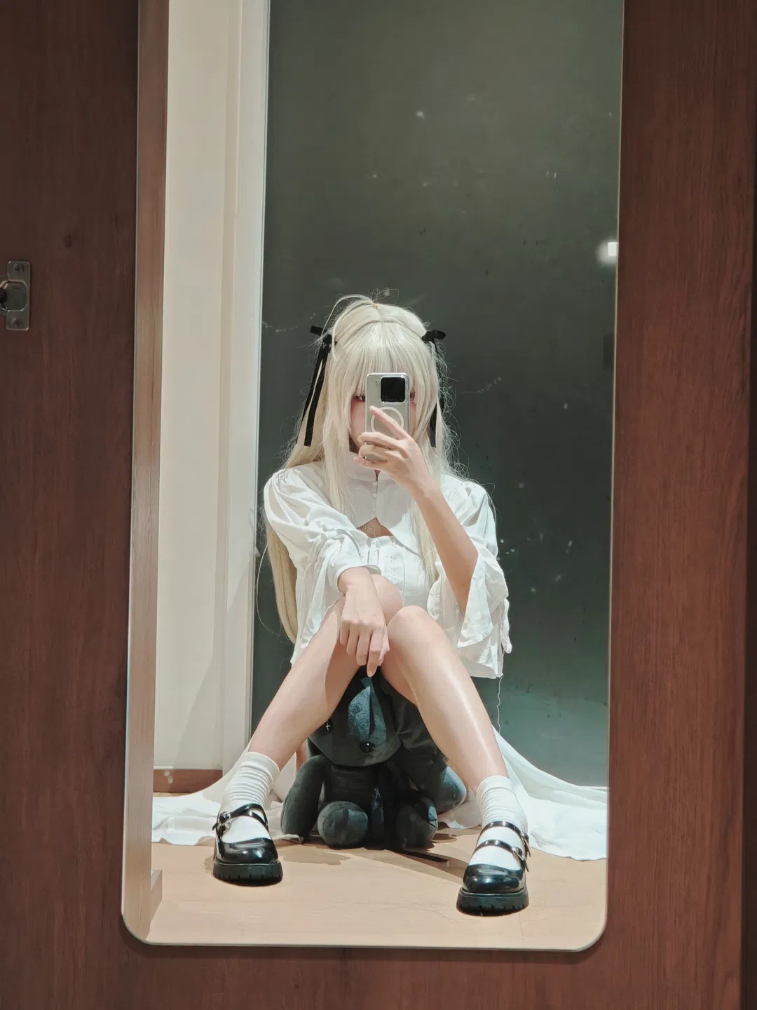 【穹cos】银发白裙的居家对镜自拍 - 第 3 张