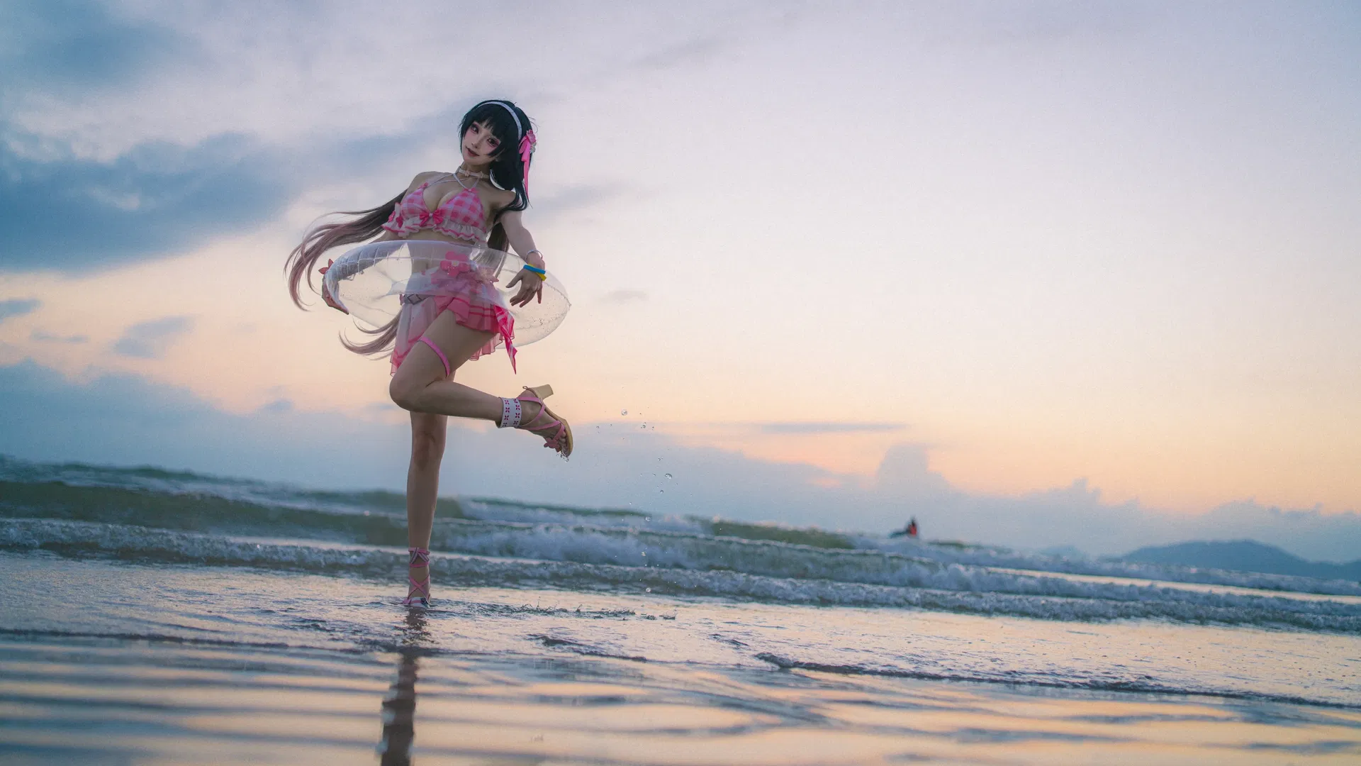 【千咲cos】鸣潮海边的粉色夏日 - 第 1 张