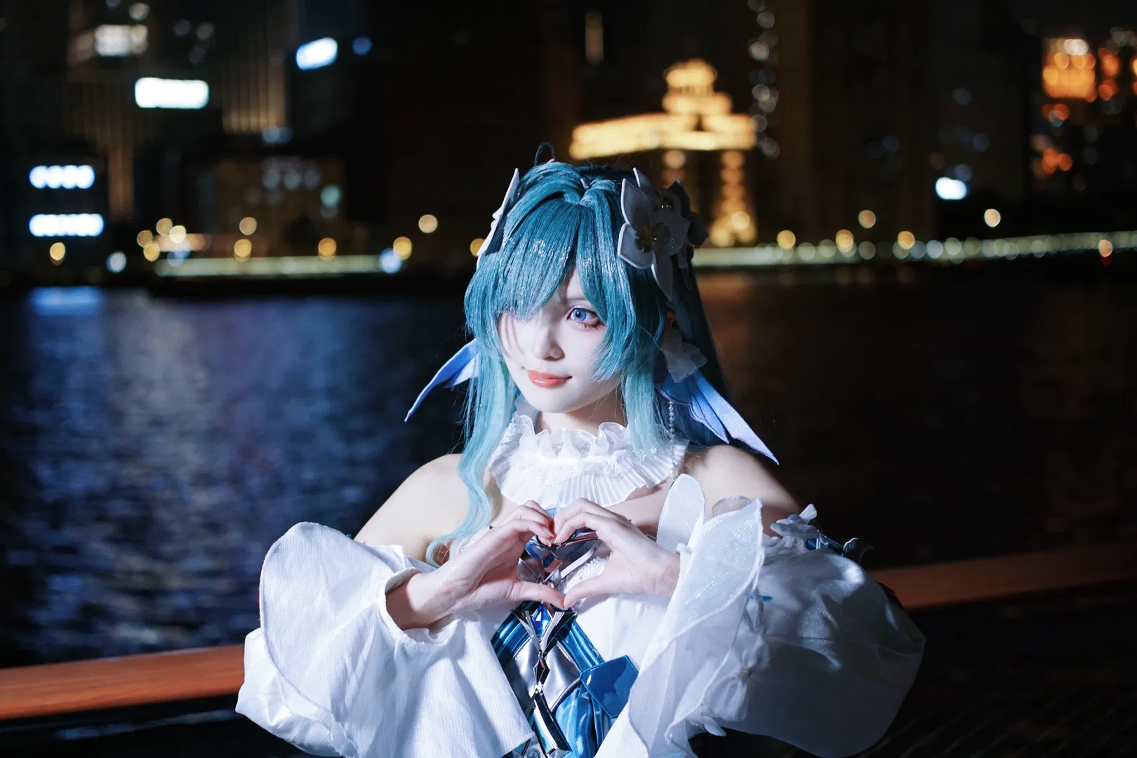 【沃雅妮莎cos】原神至冬夜景下的蓝色心动 - 第 1 张