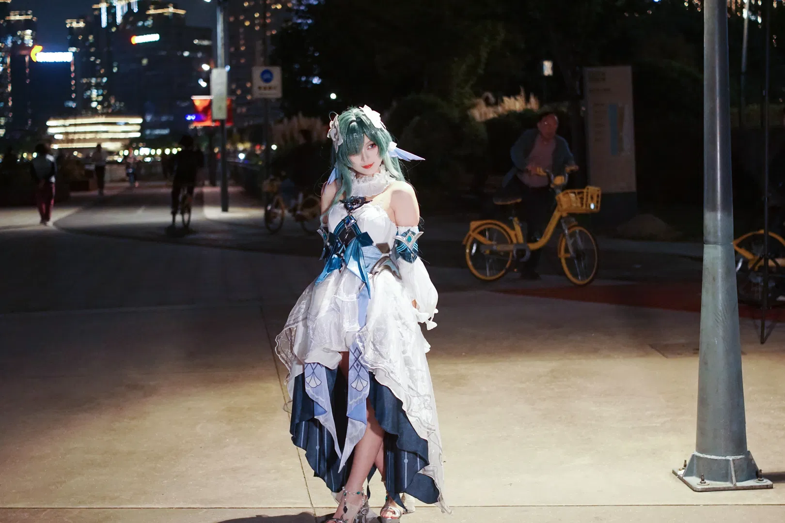 【沃雅妮莎cos】原神至冬夜景下的蓝色心动 - 第 3 张