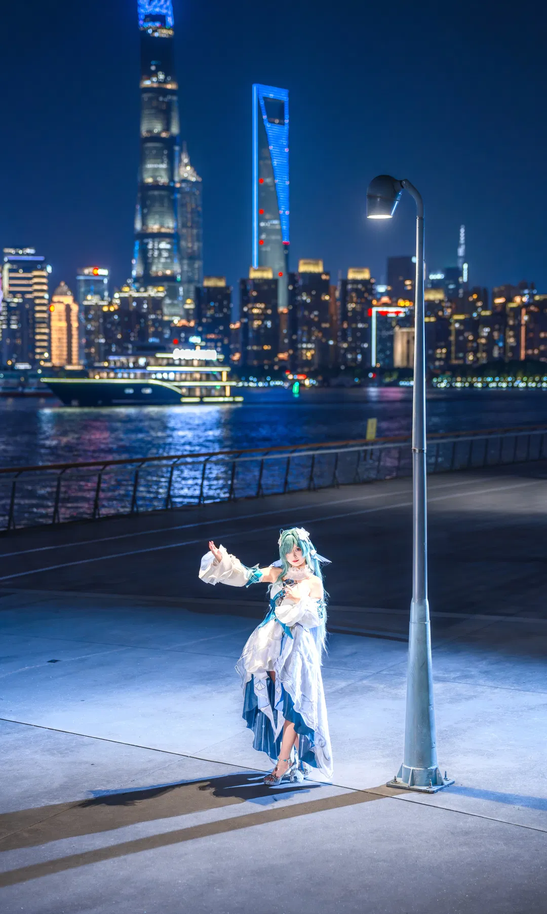 【沃雅妮莎cos】原神至冬夜景下的华丽起舞 - 第 6 张