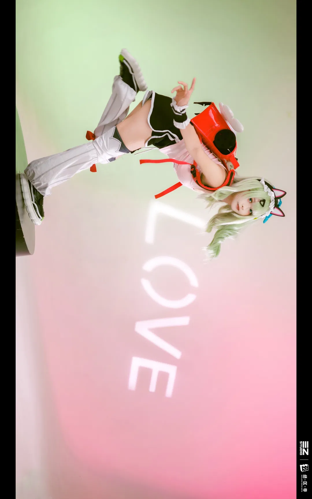 【千夏cos】绝区零KFC联动背心同人拍摄 - 第 1 张