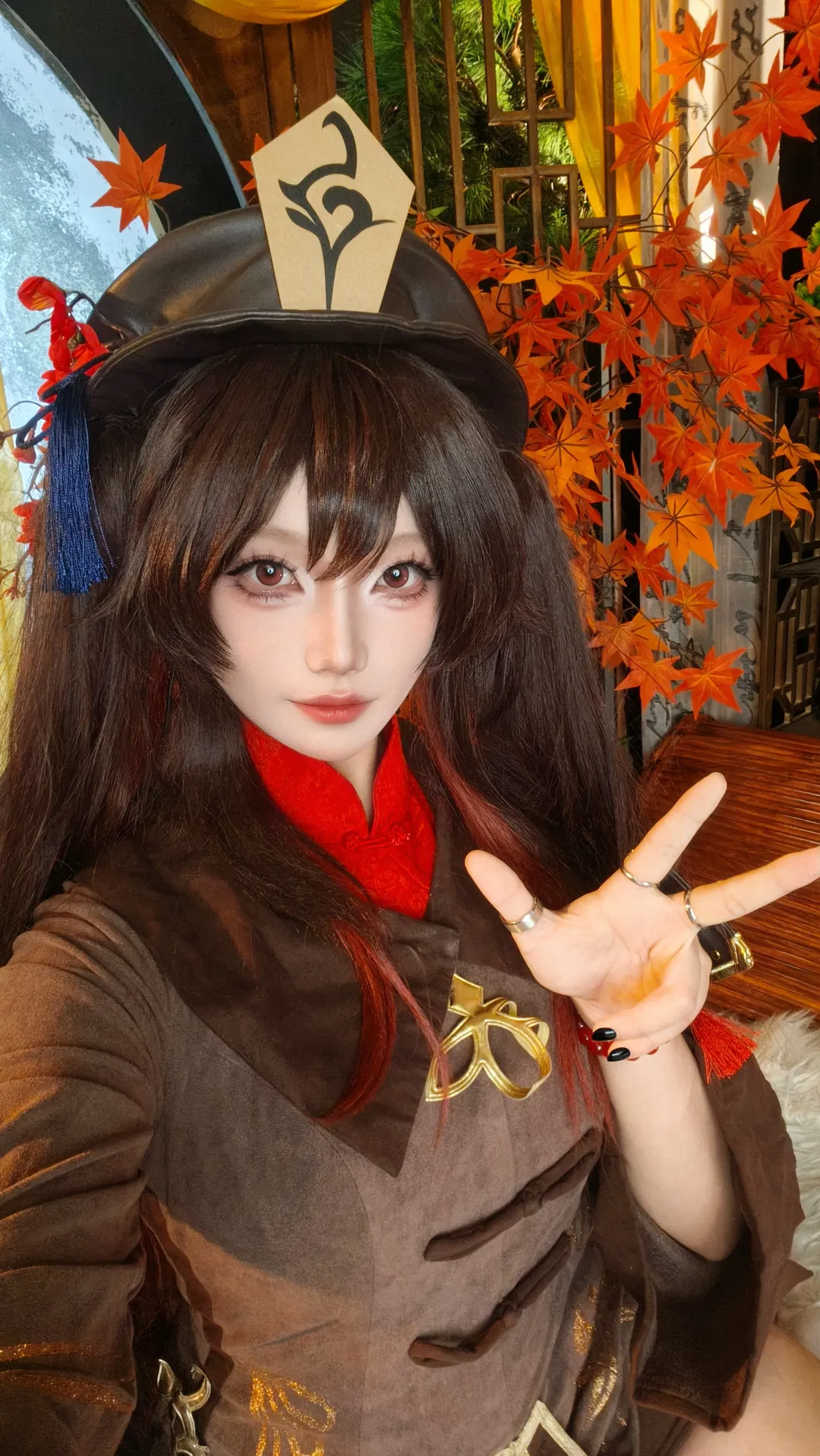 【胡桃cos】原神往生堂第七十七代堂主，紅楓背景秋意拉滿 - 第 1 張