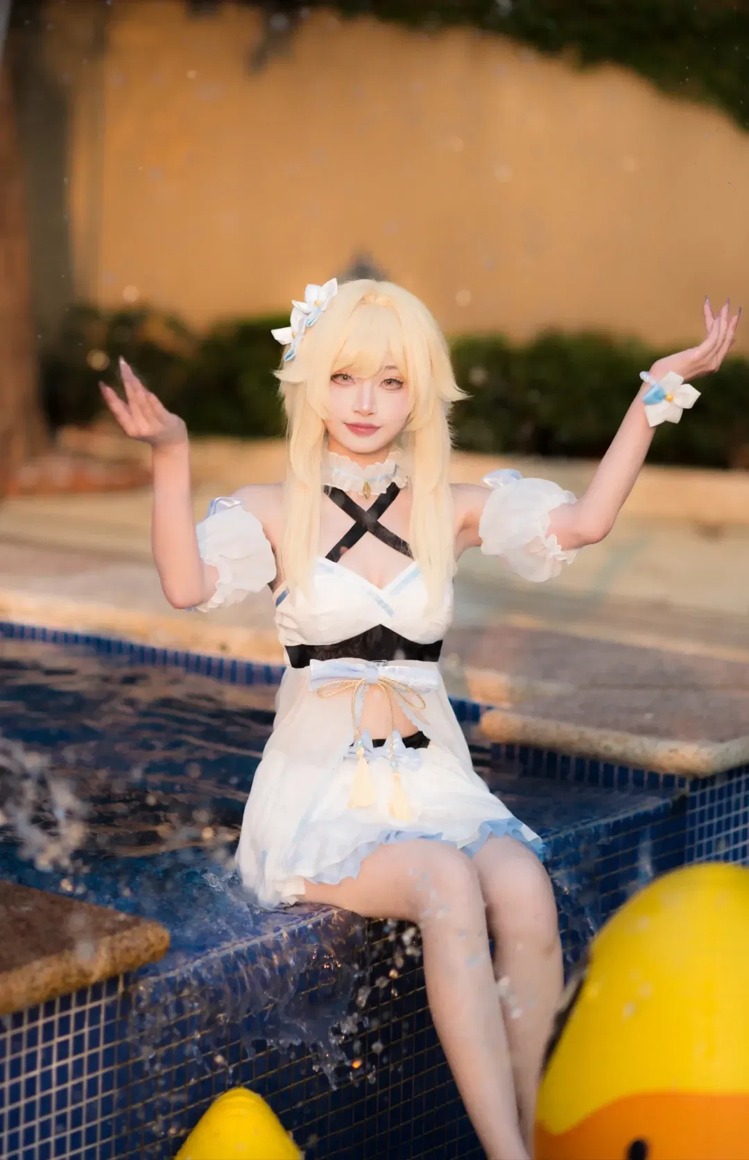 原神cosplay夏日泳池写真，用清凉水花告别夏天 - 第 2 张
