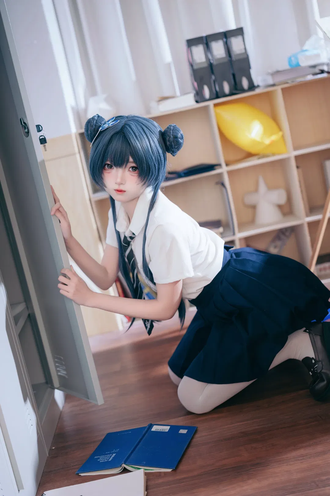 【妃咲cos】碧蓝航线 静谧教室里的蓝色双马尾少女 - 第 3 张