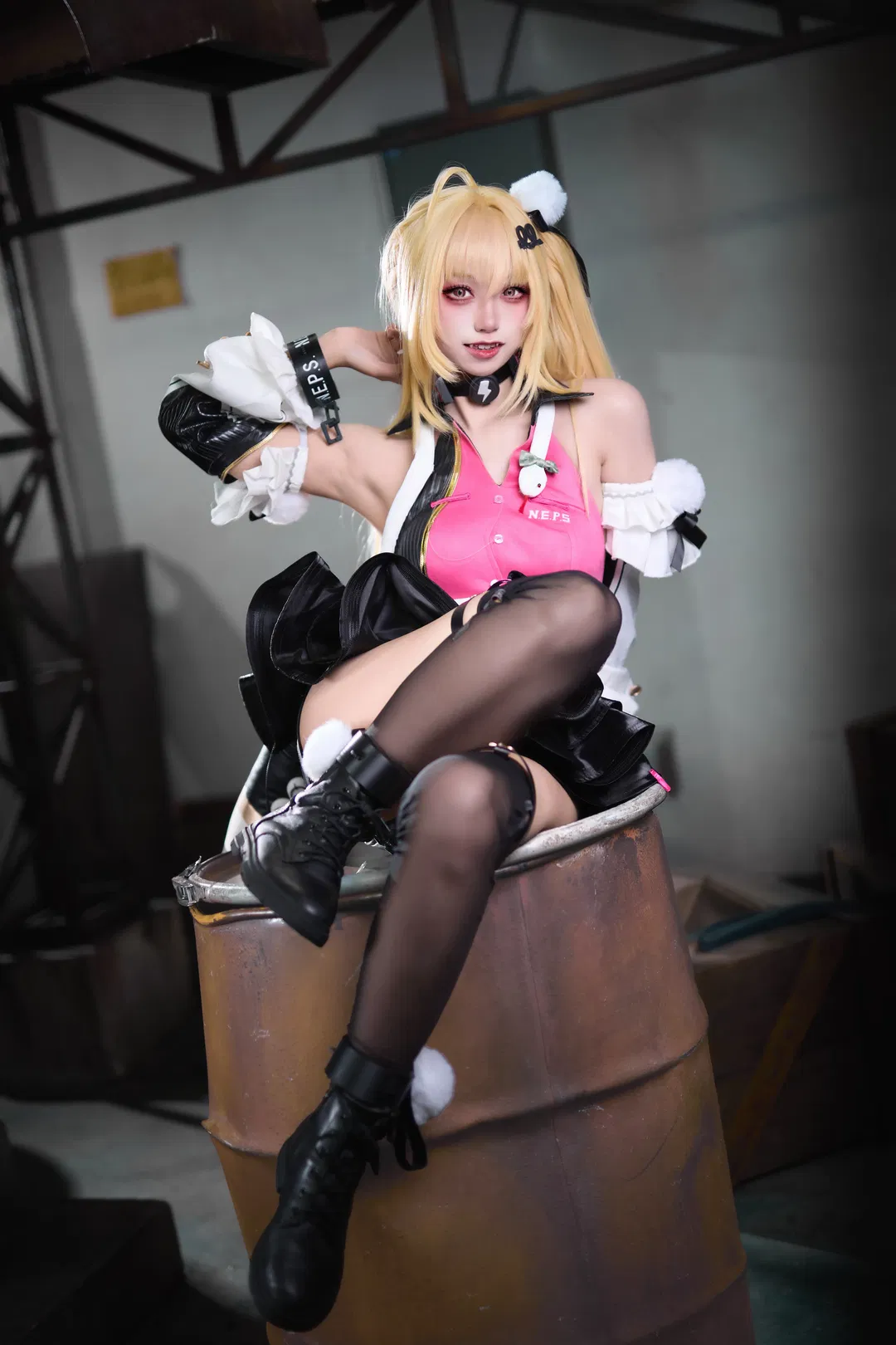 【希希芙cos】絕區零裡的粉黑戰衣搭配黑絲質感拉滿 - 第 1 張